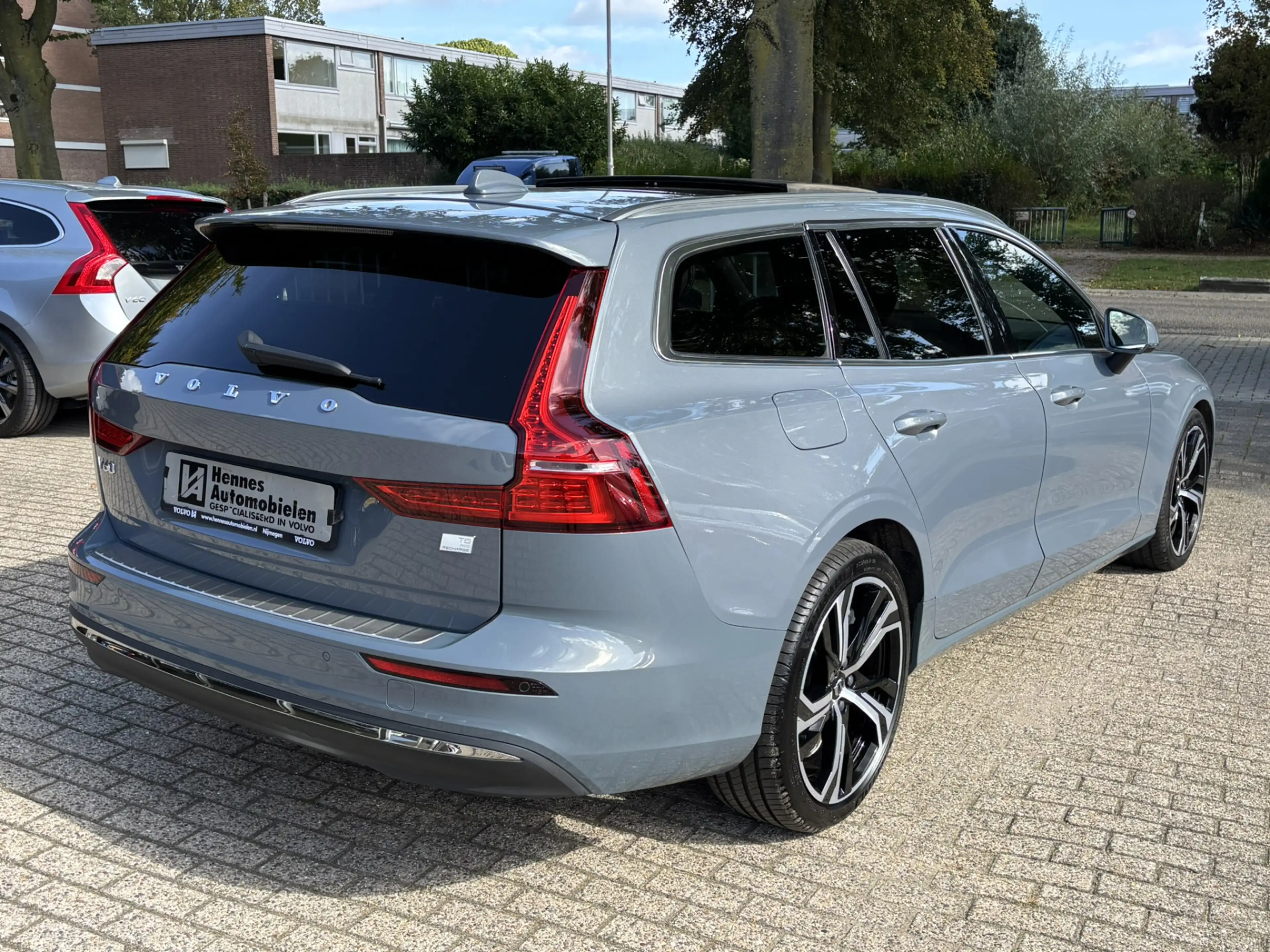 Volvo V60 T8 455pk AWD Ultimate Bright Pano Keyless HeadUp — photo 6