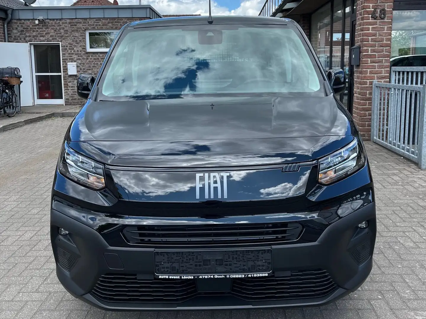 Fiat Doblo 1.5 BlueHDi L2 Autm. Schwarz - 2