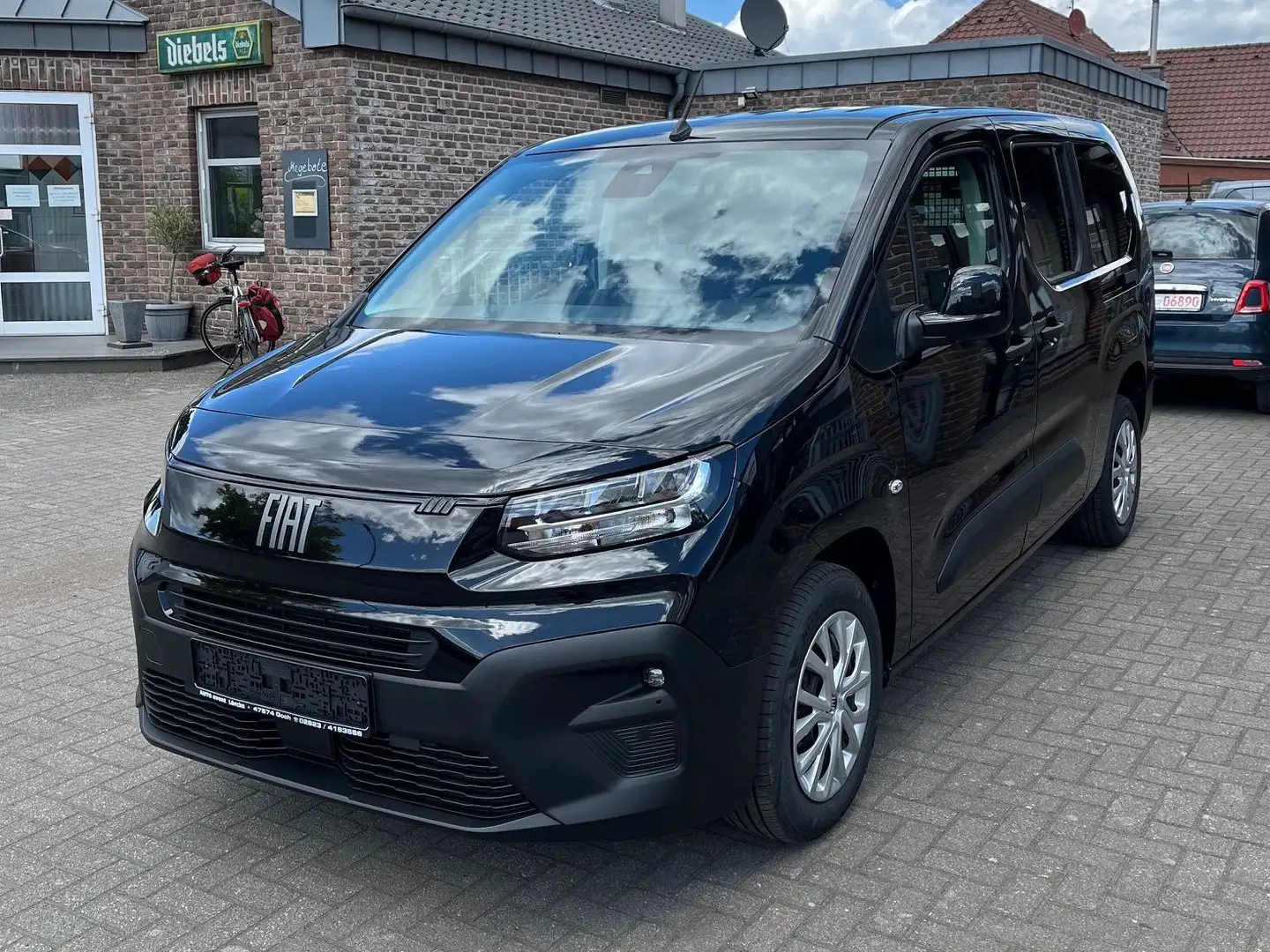 Fiat Doblo 1.5 BlueHDi L2 Autm. Schwarz - 1
