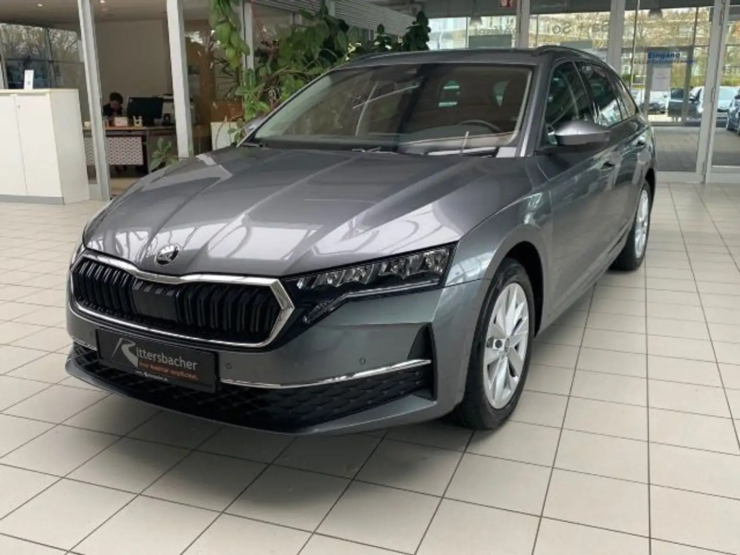 Skoda Octavia Combi 2.0 TDI DSG Selection Navi PDC ACC Grau - 2