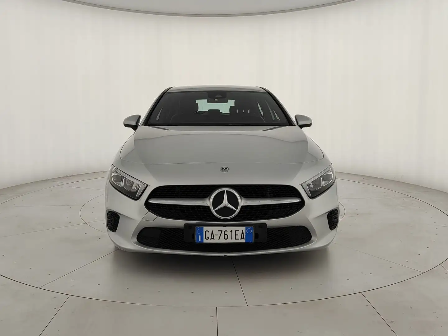 Mercedes-Benz A 180 A 180 d Business auto Grigio - 2
