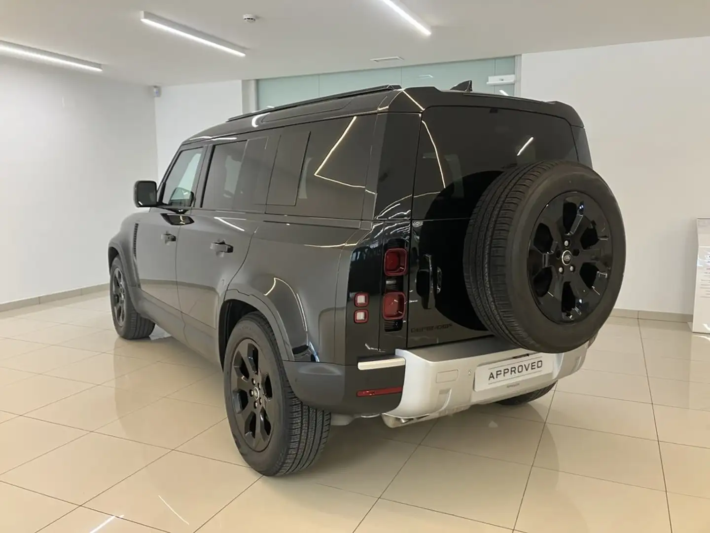 Land Rover Defender 110 3.0D l6 MHEV S AWD Aut. 250 Negro - 2