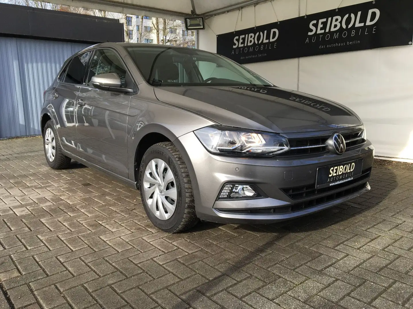 Volkswagen Polo VI 1.6 United Autom/Klimatr/Shz/Temp/DAB Grau - 2
