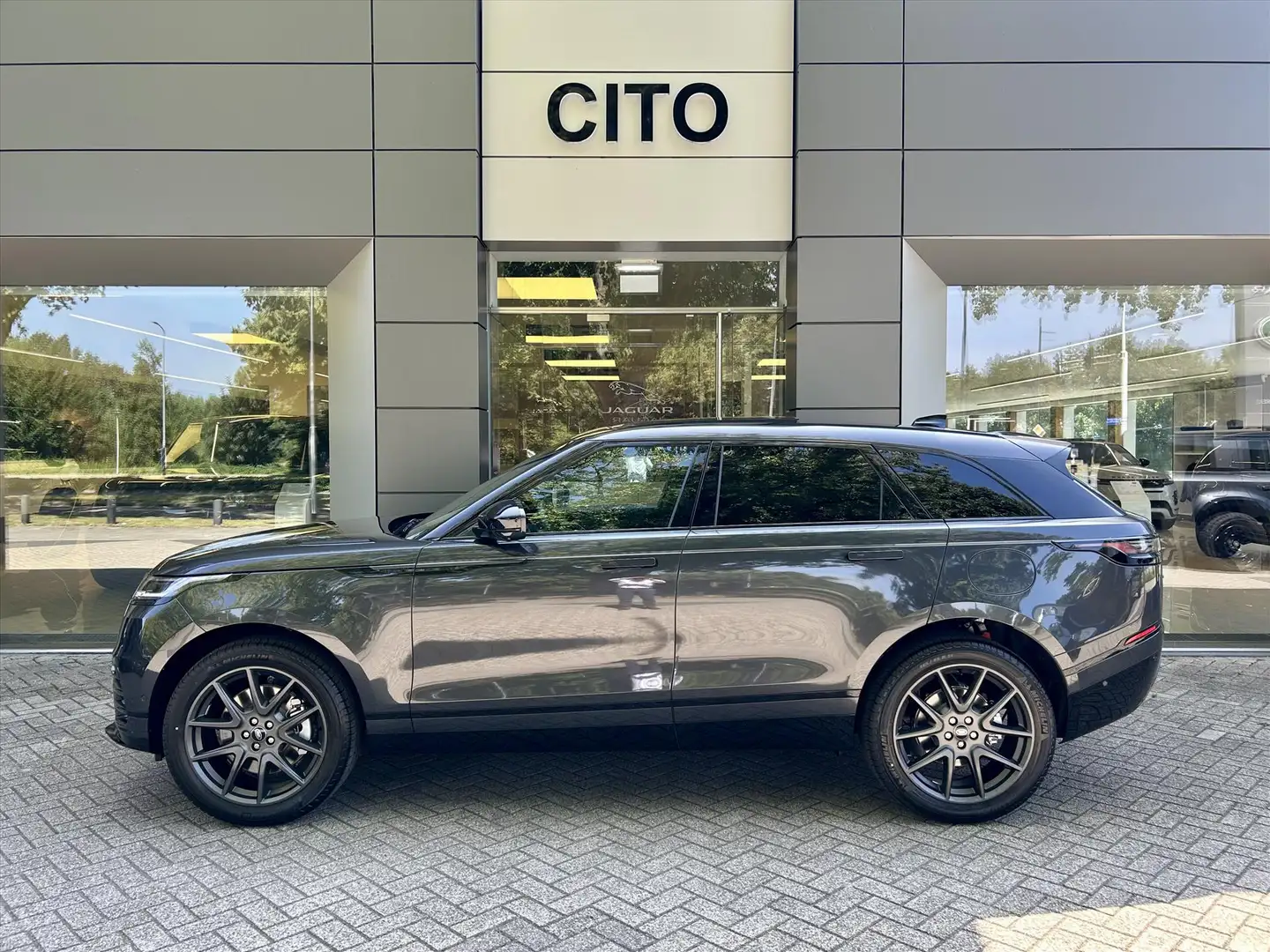 Land Rover Range Rover Velar P400e PHEV AWD Graphite Edition Gris - 2