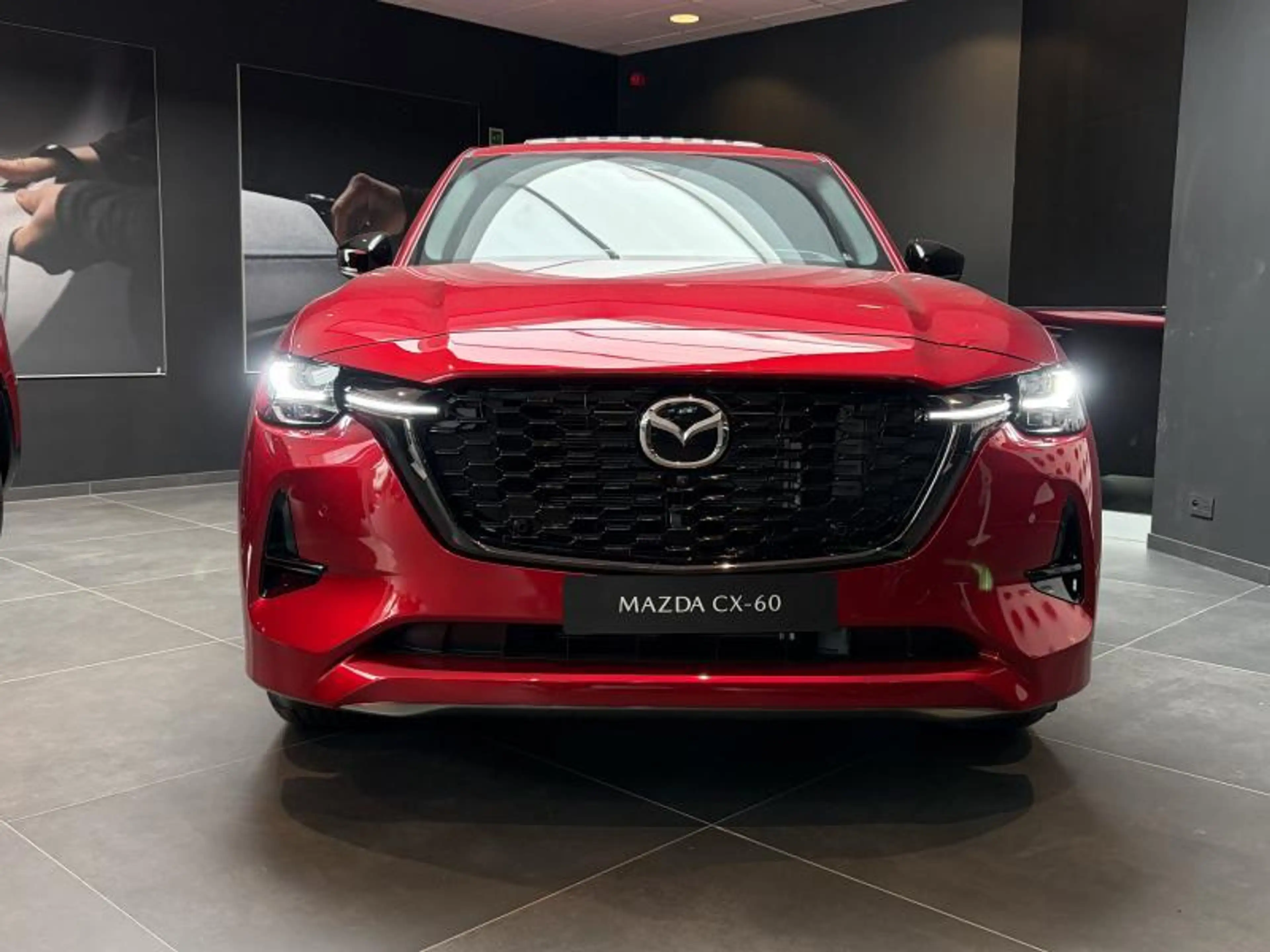 Mazda CX-60 2.5L e-SKYACTIV PHEV- AWD HOMURA PLUS — photo 2