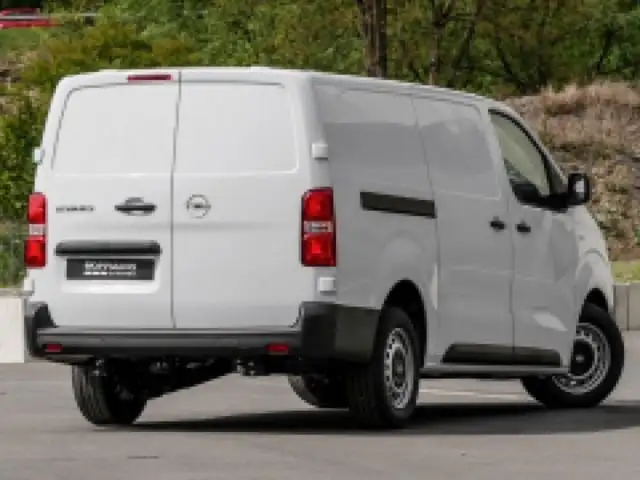 Opel Vivaro view 2