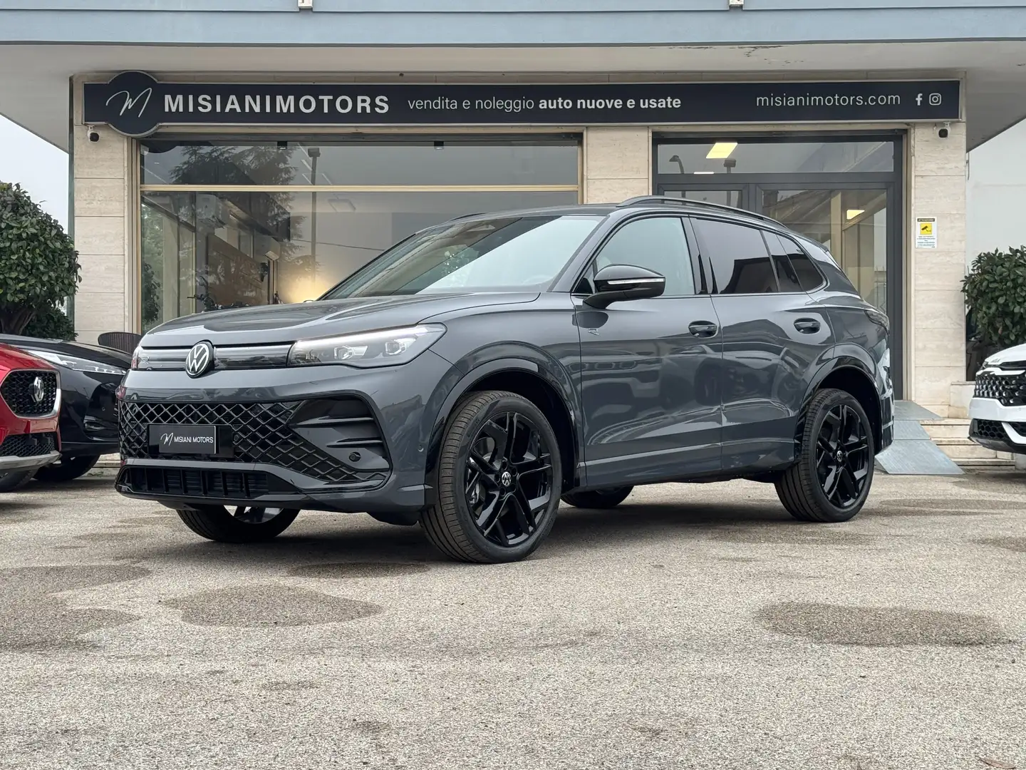 Volkswagen Tiguan 2.0 tdi R-Line 150cv dsg #ProntaConsegna Nero - 2