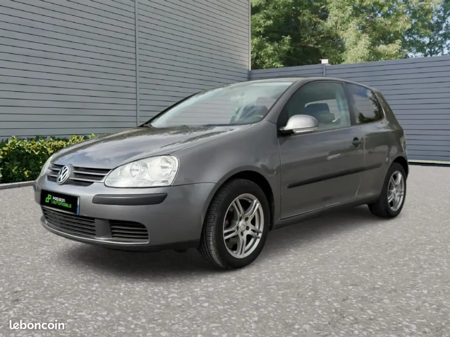 Volkswagen Golf V ESSENCE Gris - 2