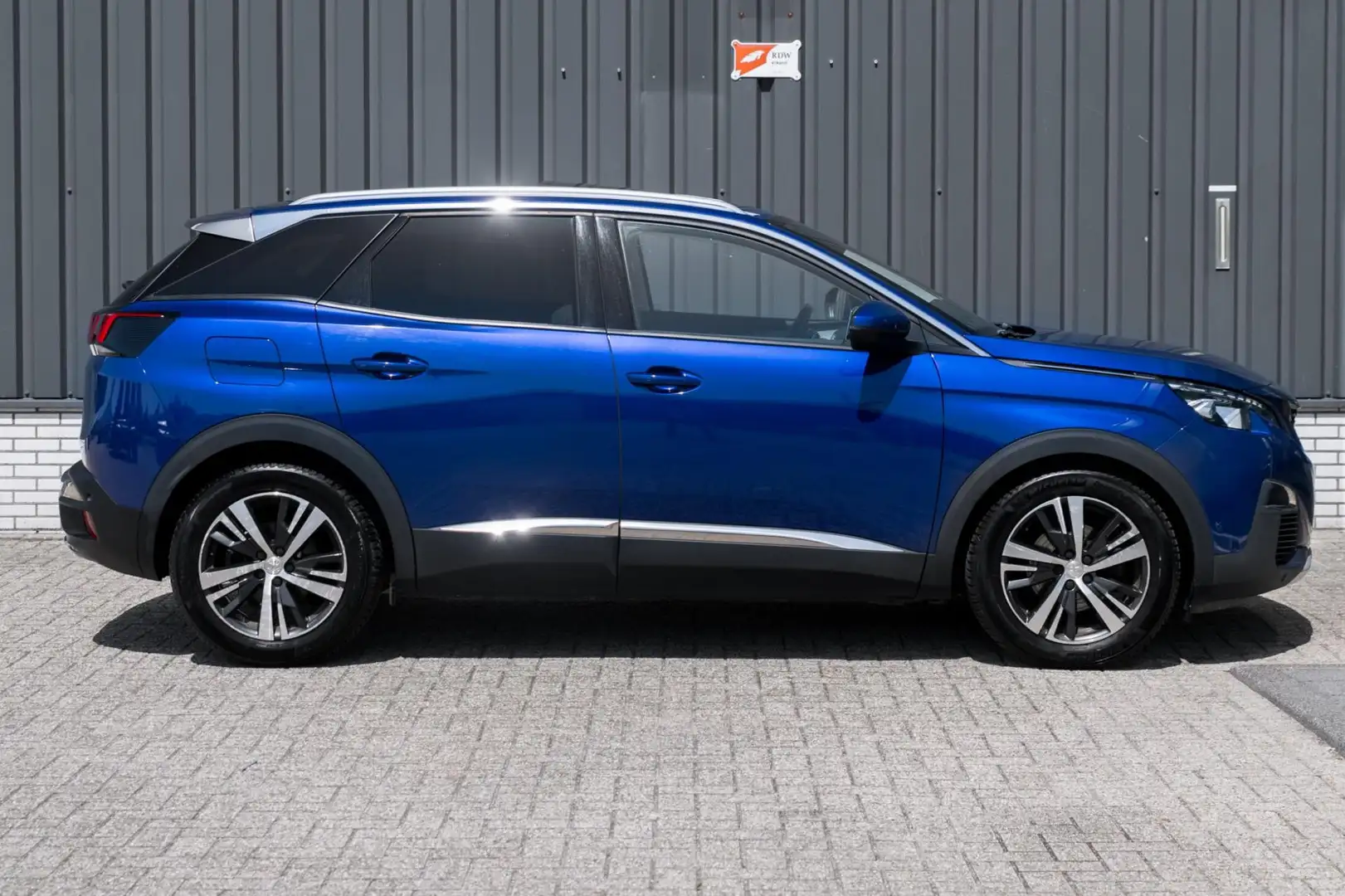 Peugeot 3008 1.6 e-THP GT Line*Panorama*Memory* Blauw - 2