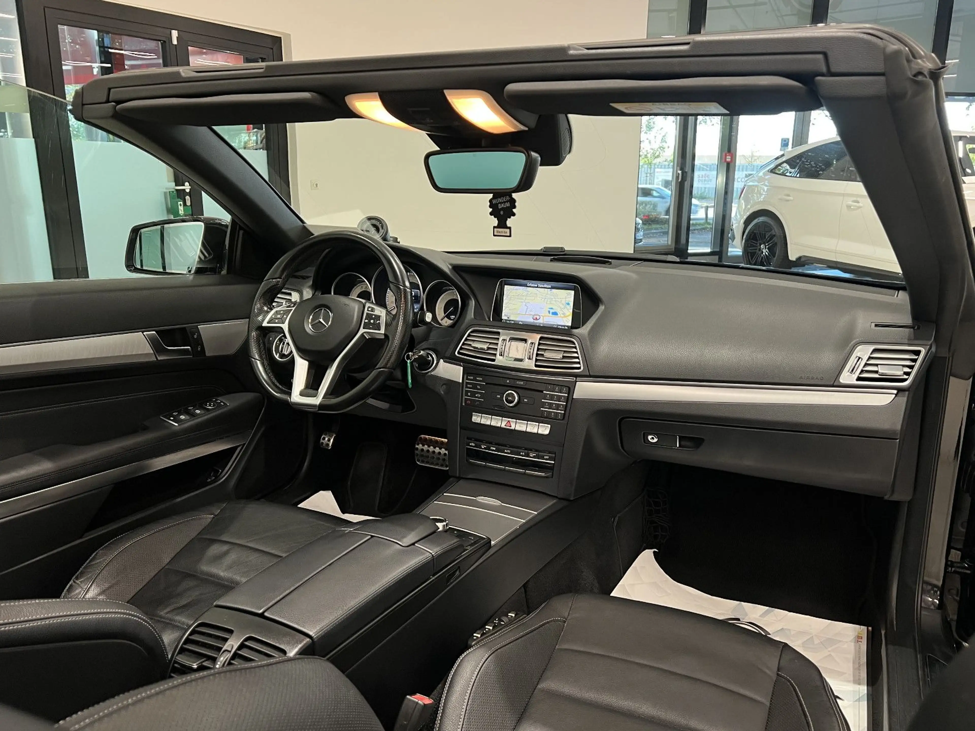 Mercedes-Benz E 220 d CABRIO|AMG-PAKET|NAVI|LEDER|XENON|PDC|F1 — photo 8