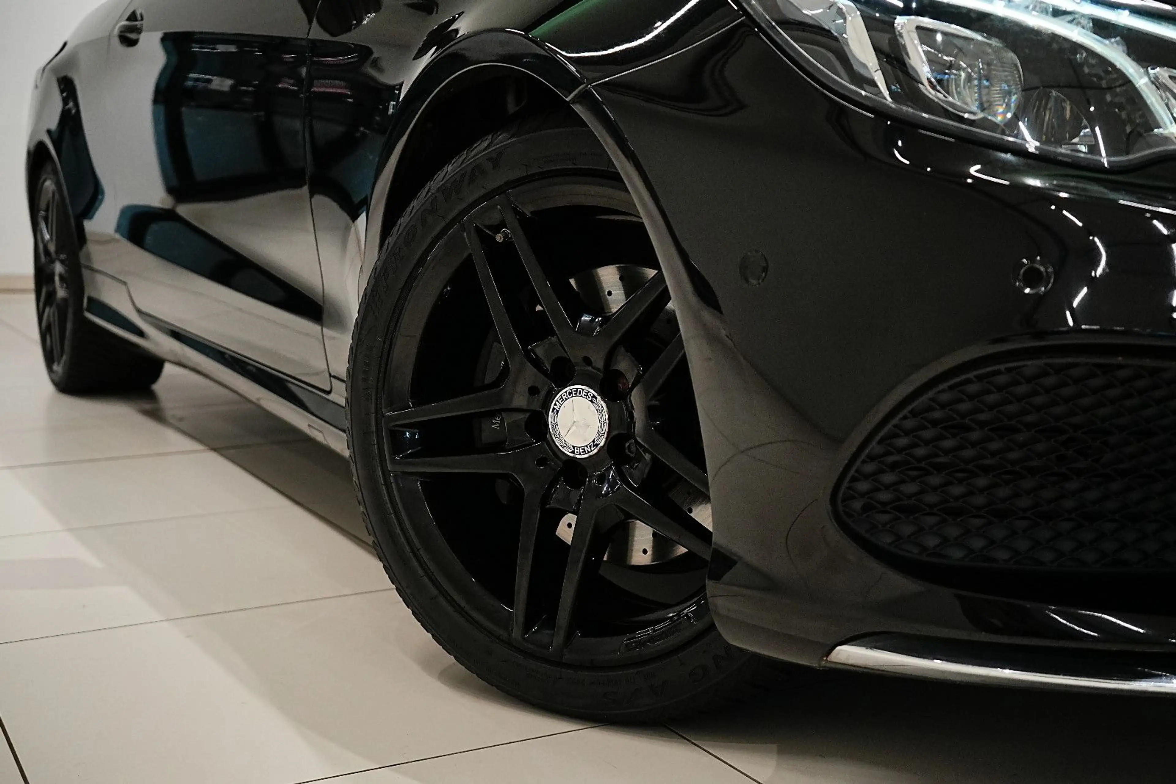 Mercedes-Benz E 220 d CABRIO|AMG-PAKET|NAVI|LEDER|XENON|PDC|F1 — photo 2