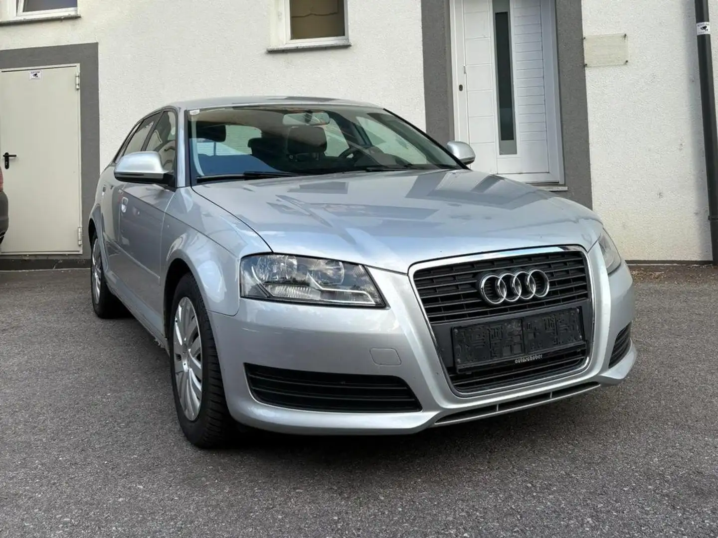 Audi A3 A3 SB Attraction 1,6 TDI DPF Attraction Silber - 2