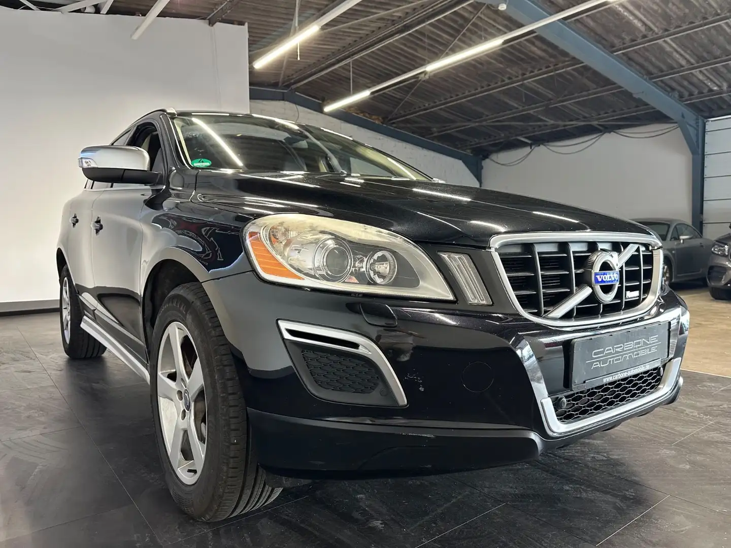 Volvo XC60 Allrad Automatik**R-Design+AHK** Schwarz - 2