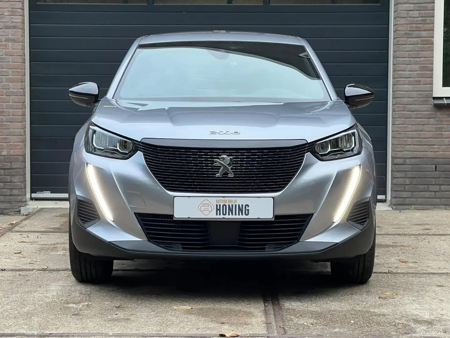 Peugeot 2008 Peugeot 2008 Active 130pk | Carplay/AndroidAuto | Zilver - 2