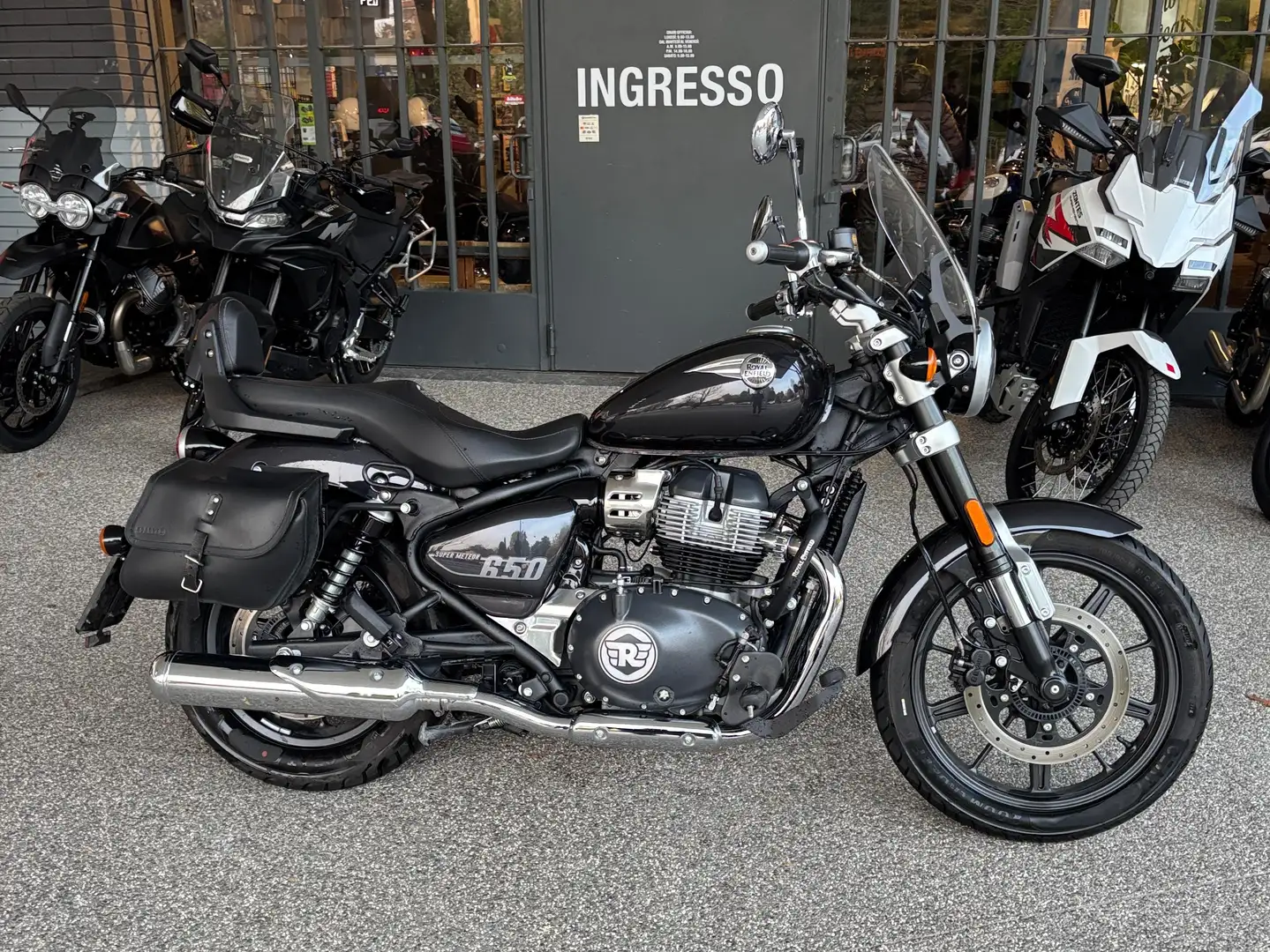 Royal Enfield Super Meteor 650 ASTRAL BLACK Nero - 1