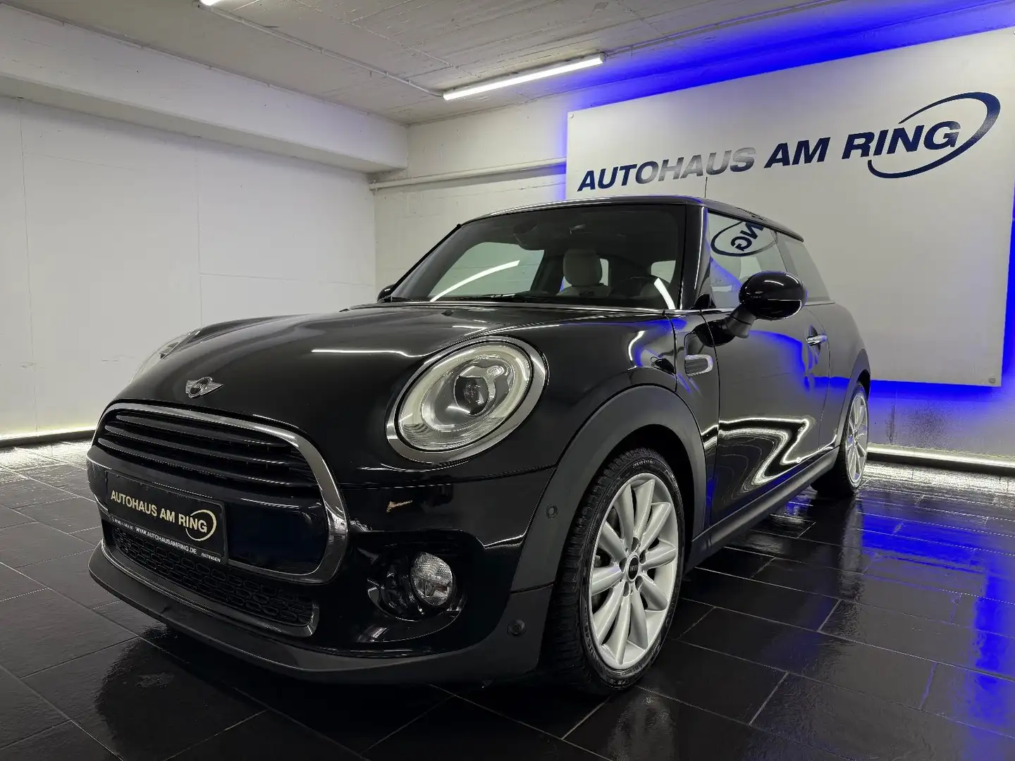 MINI Cooper Aut. LEDER PANO NAVI LED CAM 2xPDC SZHZ Schwarz - 2