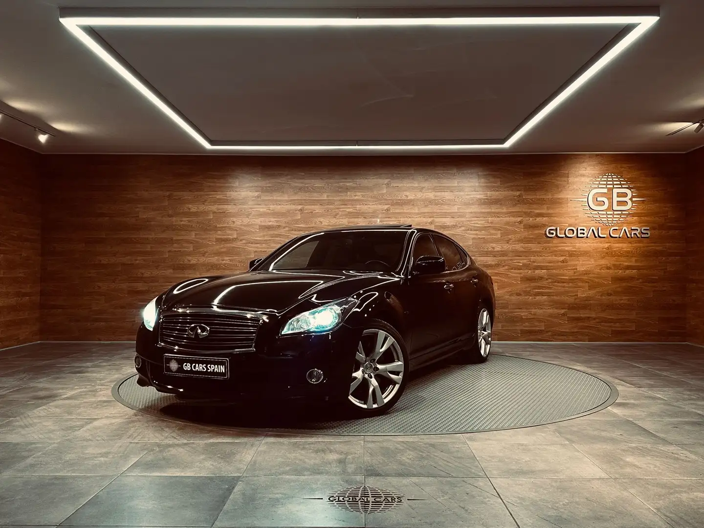 Infiniti M30 30d S Premium Aut. Černá - 1
