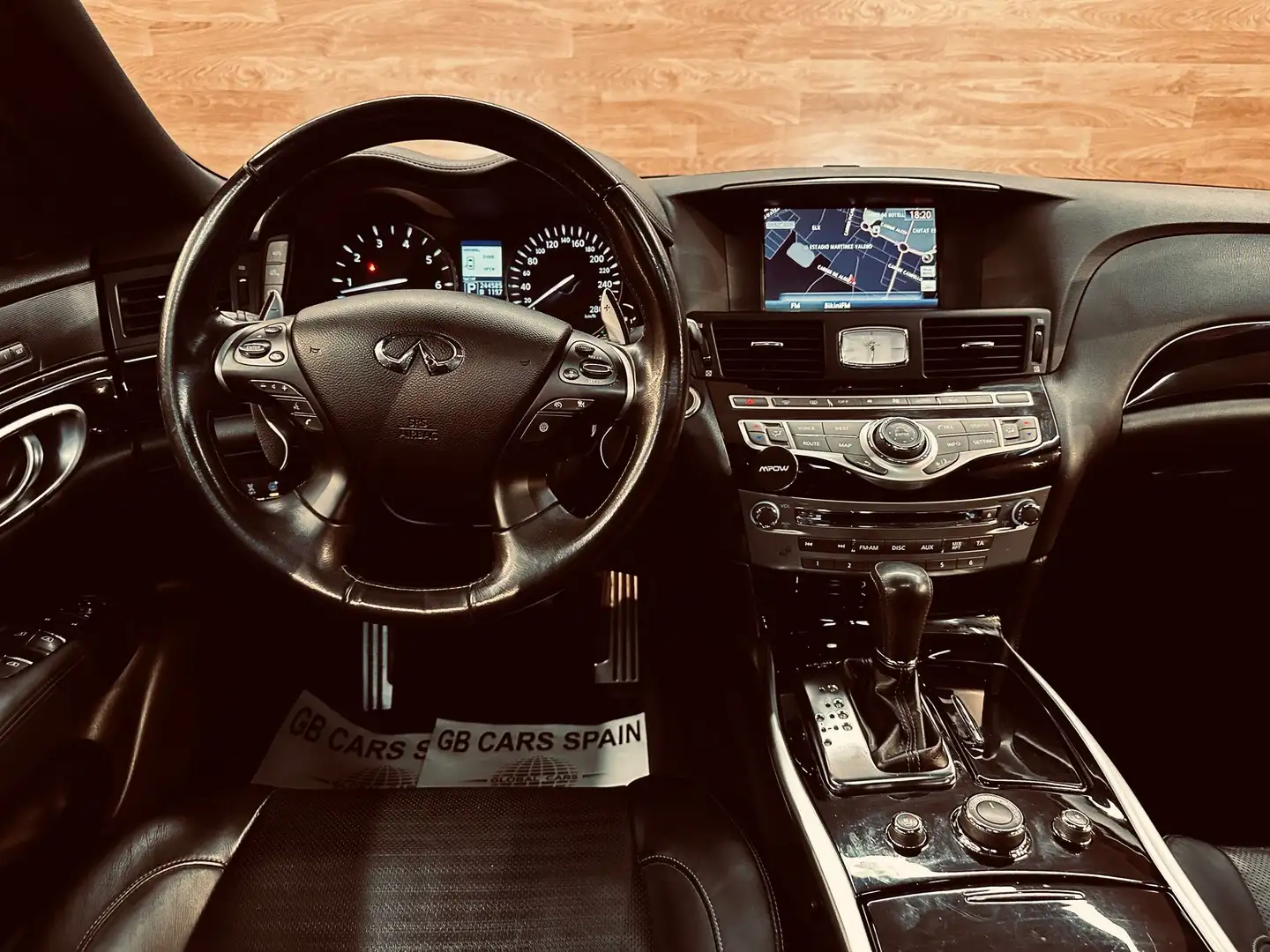 Infiniti M30 30d S Premium Aut. Černá - 2