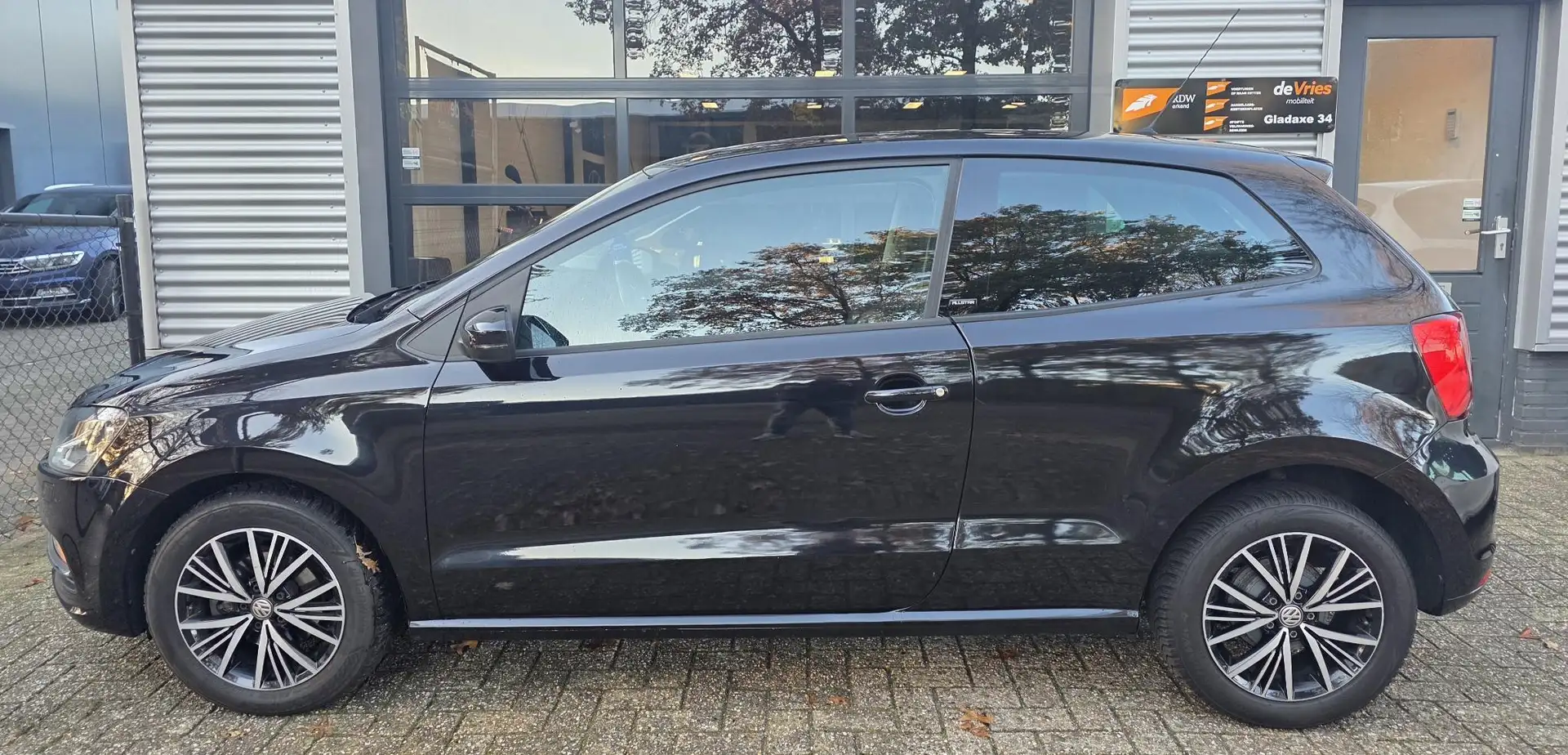 Volkswagen Polo 1.0 ALLSTAR **CLIMA-APK-CRUISECTRL** Zwart - 2