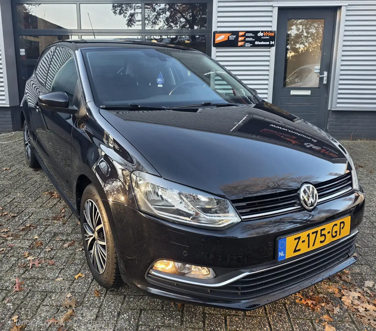 Volkswagen Polo 1.0 ALLSTAR **CLIMA-APK-CRUISECTRL** Negro - 1