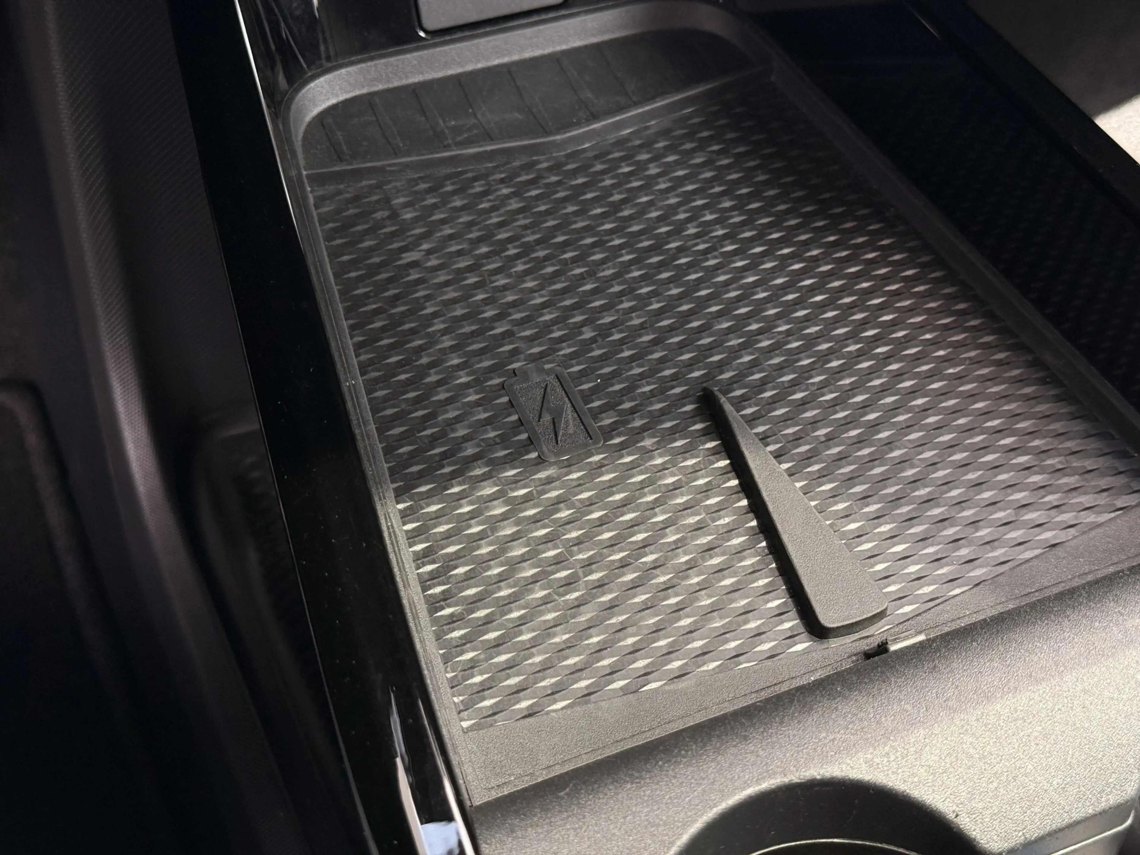 Ford Mustang Mach-E Standerd Range 76 kWh, Pano — photo 41