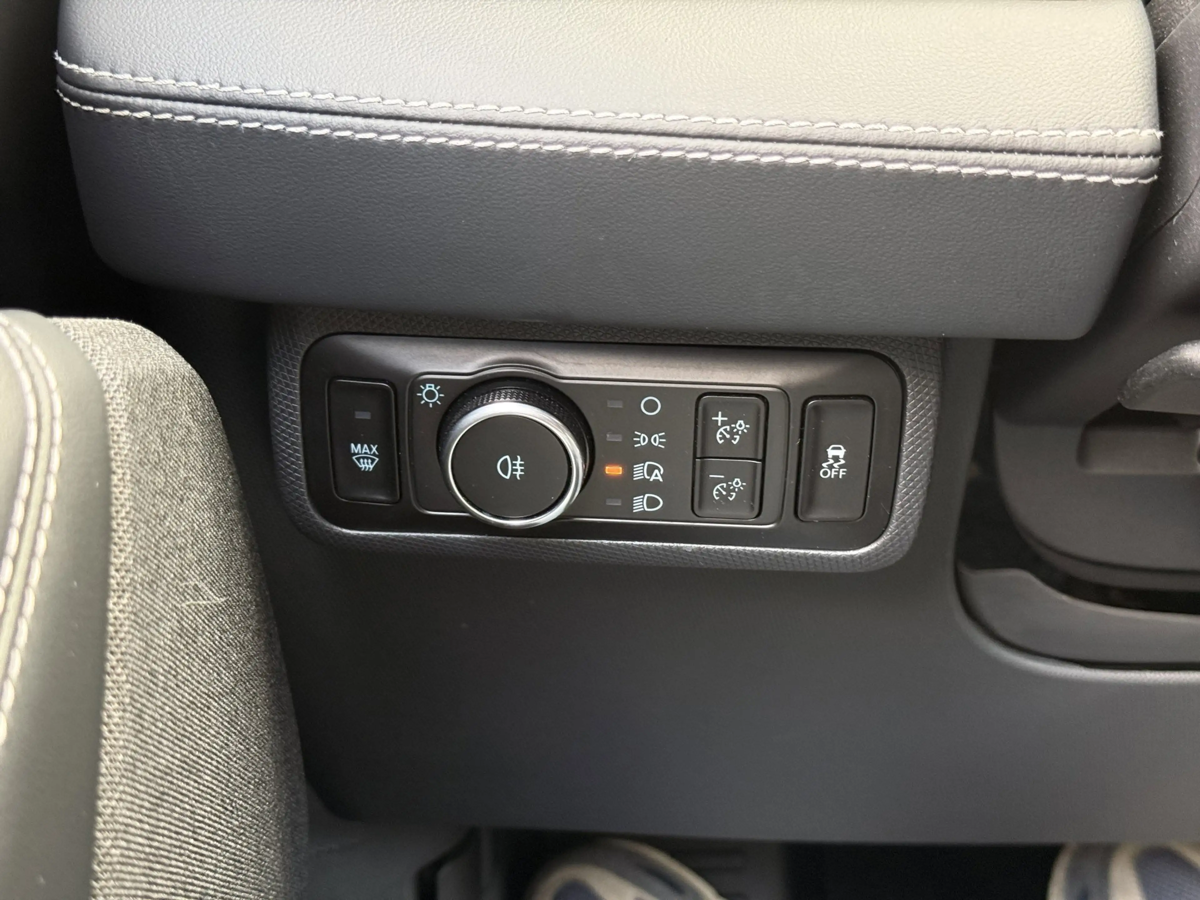 Ford Mustang Mach-E Standerd Range 76 kWh, Pano — photo 46