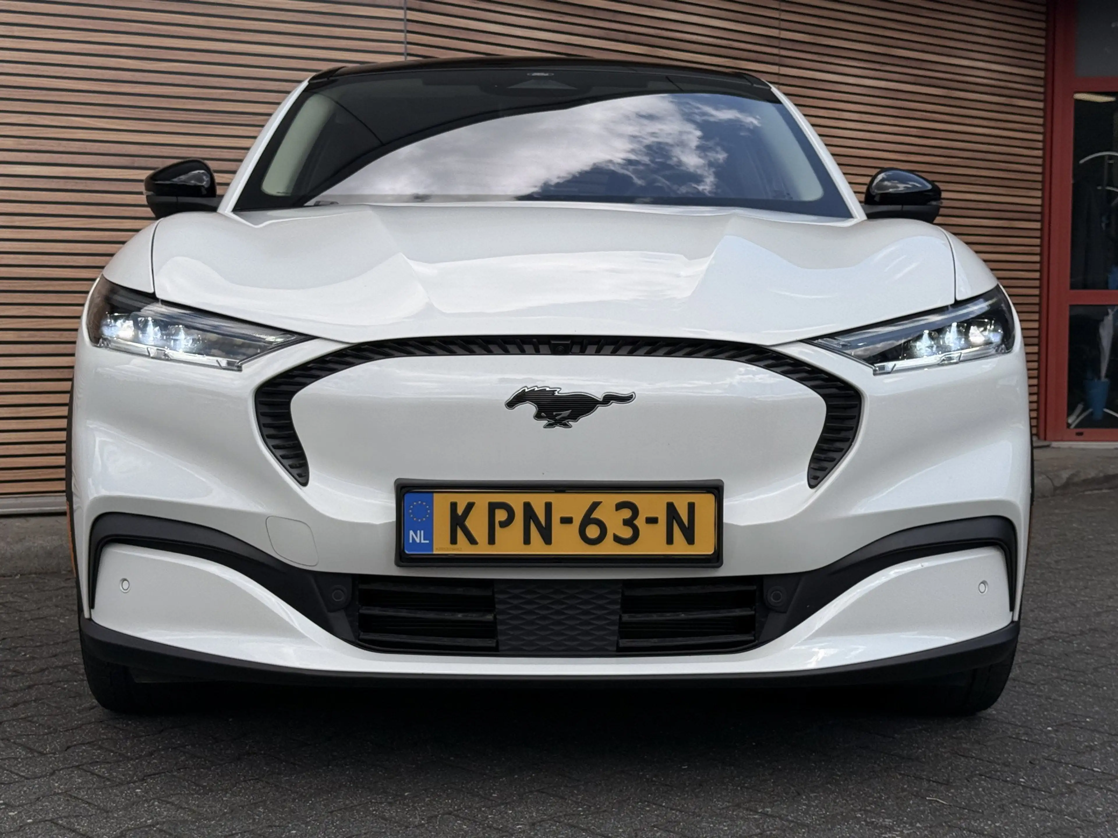 Ford Mustang Mach-E Standerd Range 76 kWh, Pano — photo 9