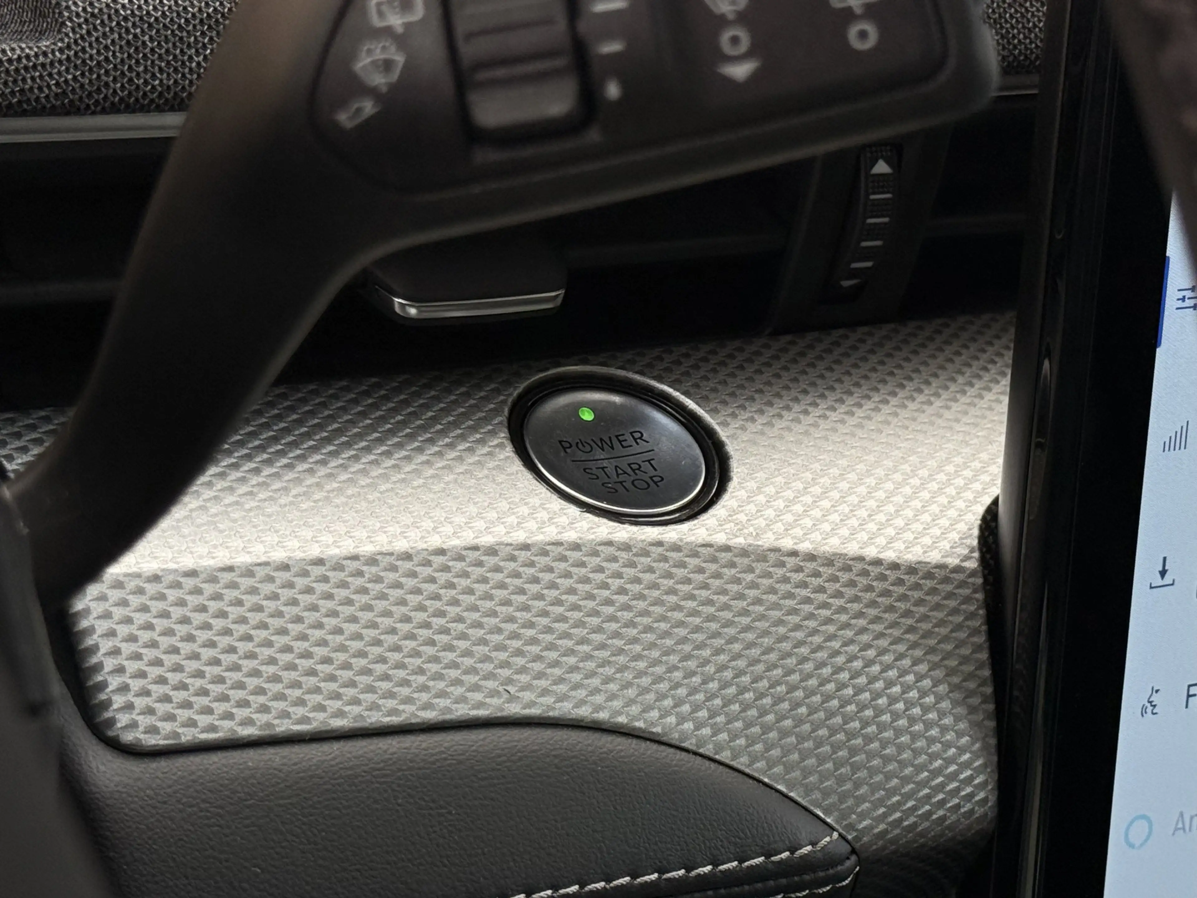 Ford Mustang Mach-E Standerd Range 76 kWh, Pano — photo 29