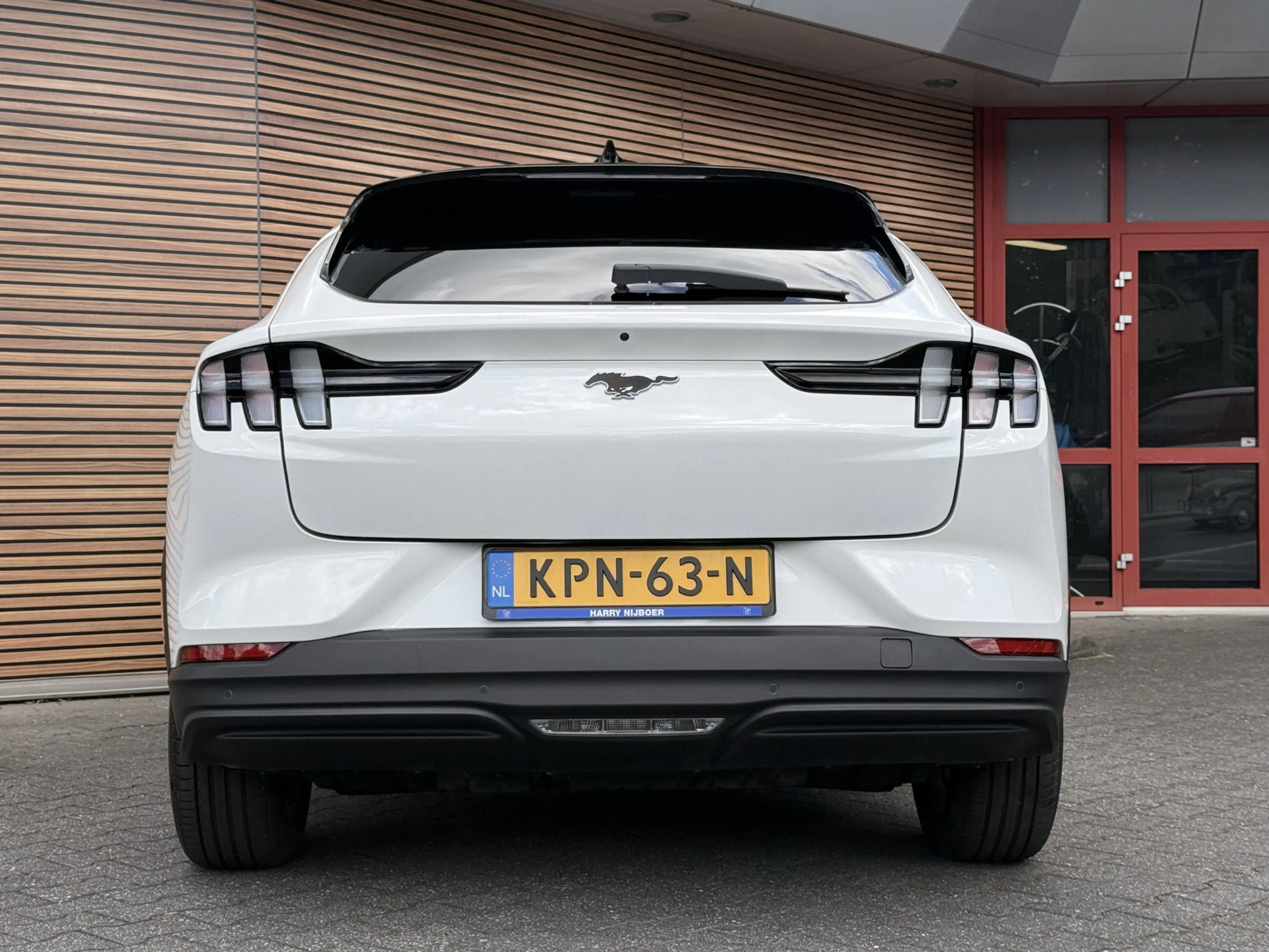 Ford Mustang Mach-E Standerd Range 76 kWh, Pano — photo 18