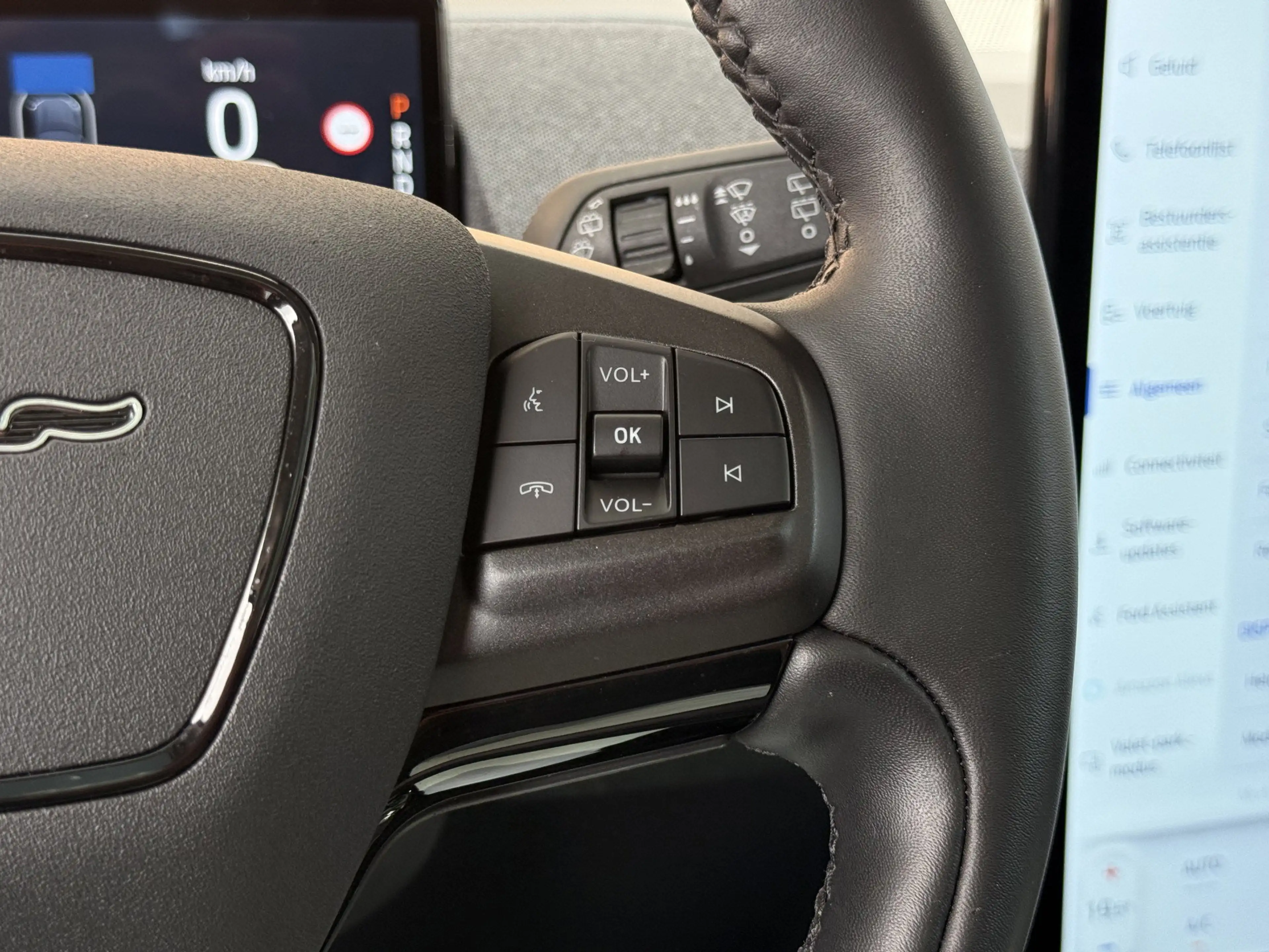 Ford Mustang Mach-E Standerd Range 76 kWh, Pano — photo 27