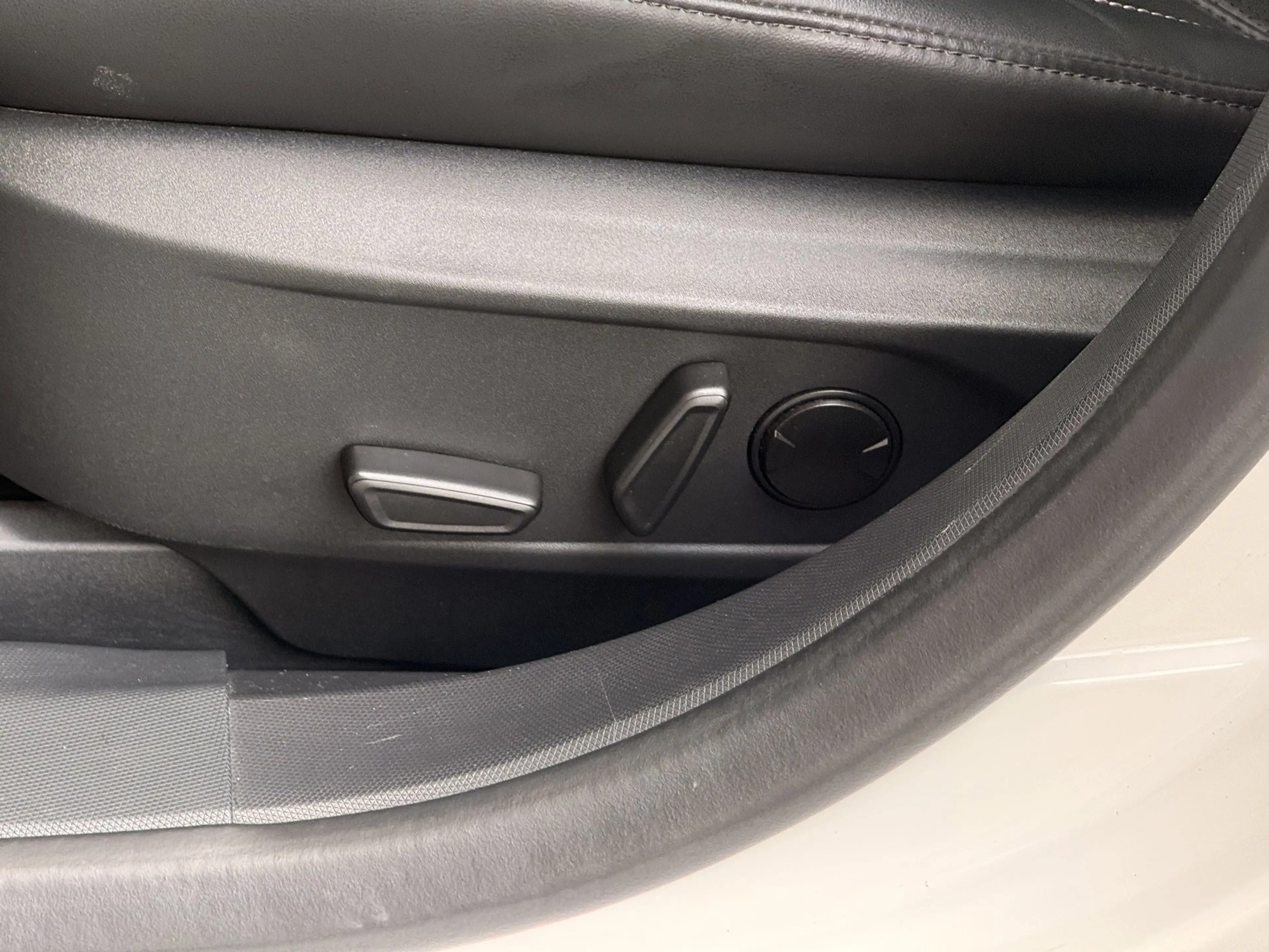 Ford Mustang Mach-E Standerd Range 76 kWh, Pano — photo 43