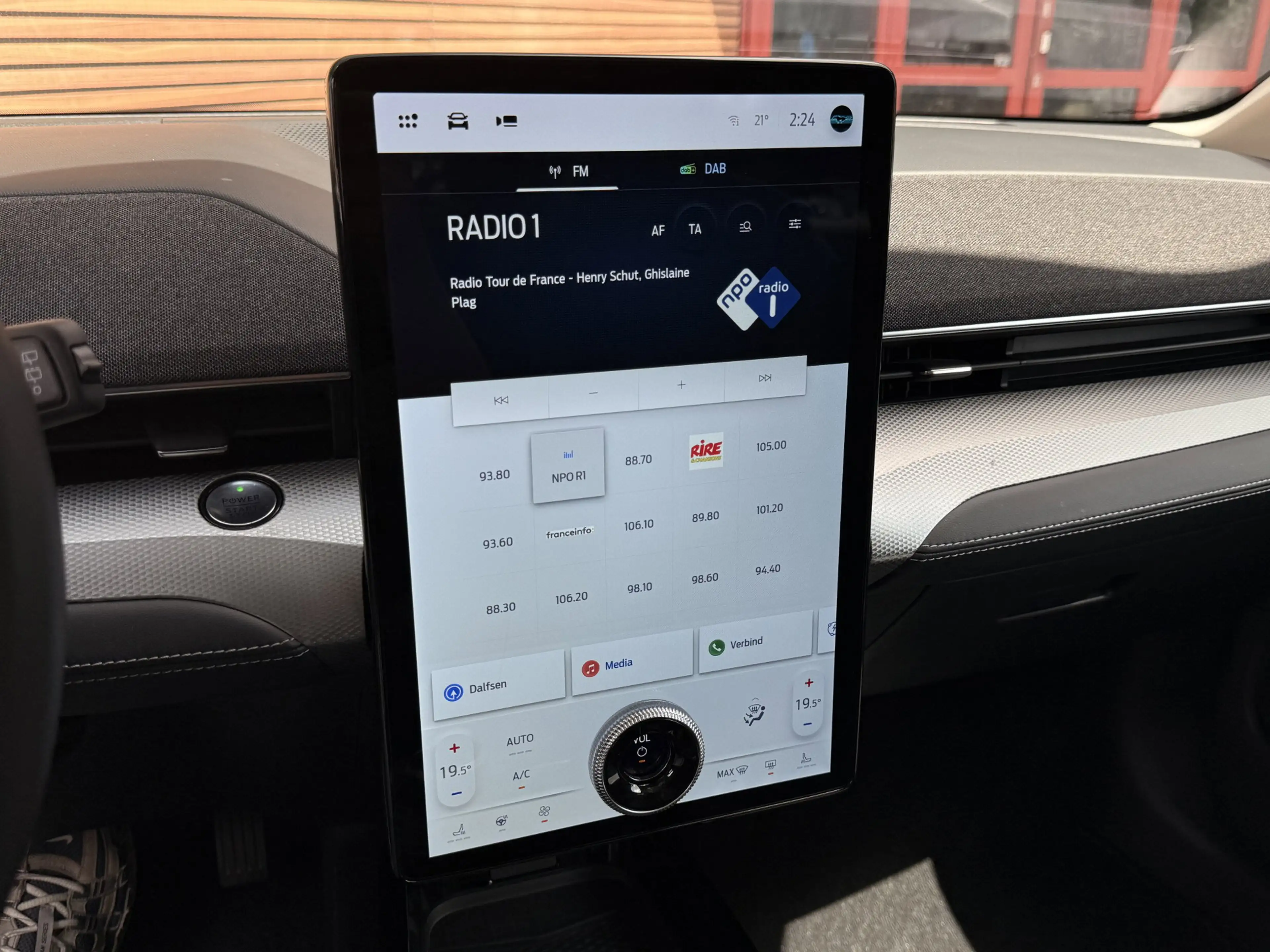 Ford Mustang Mach-E Standerd Range 76 kWh, Pano — photo 37