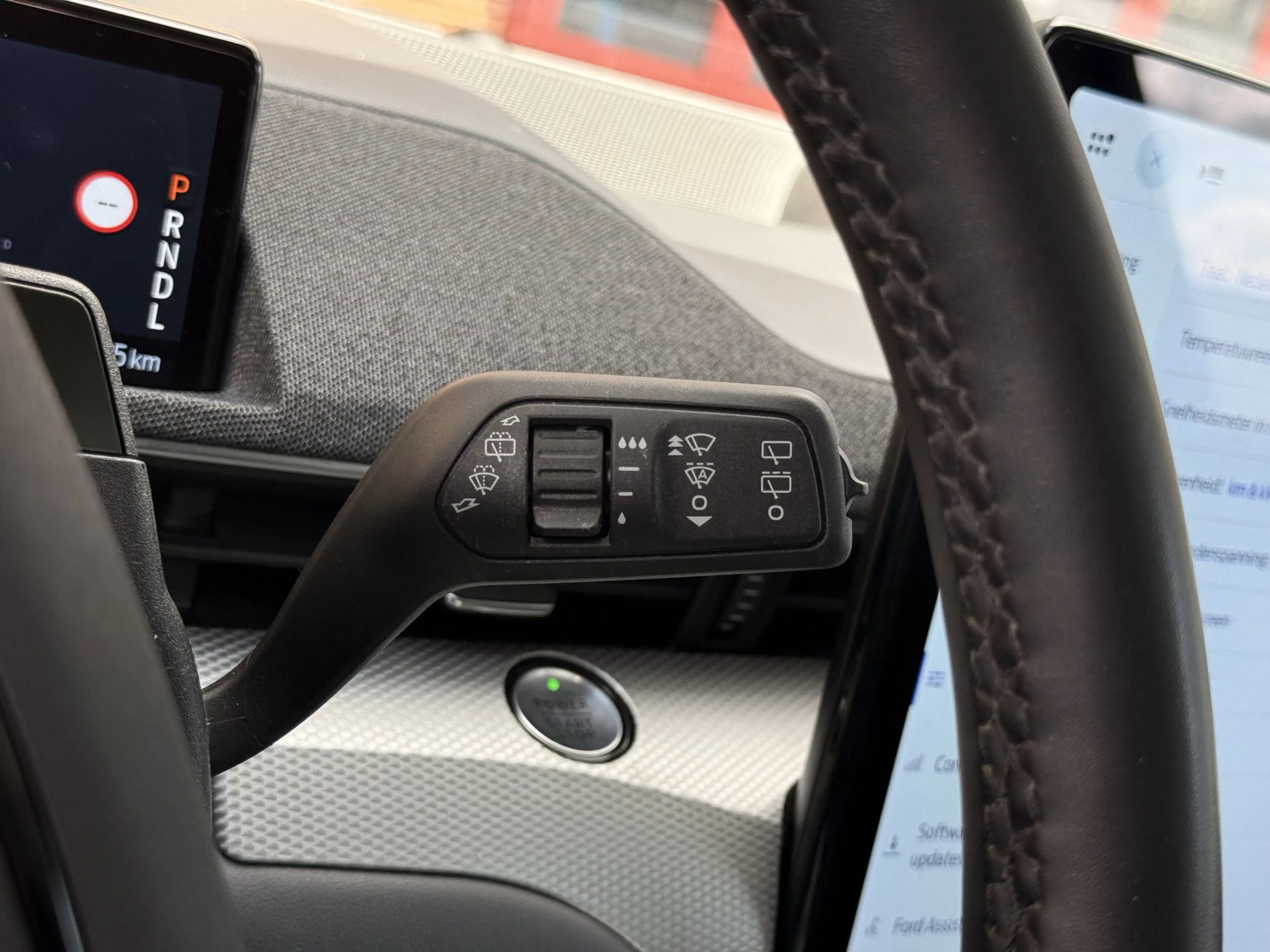 Ford Mustang Mach-E Standerd Range 76 kWh, Pano — photo 28