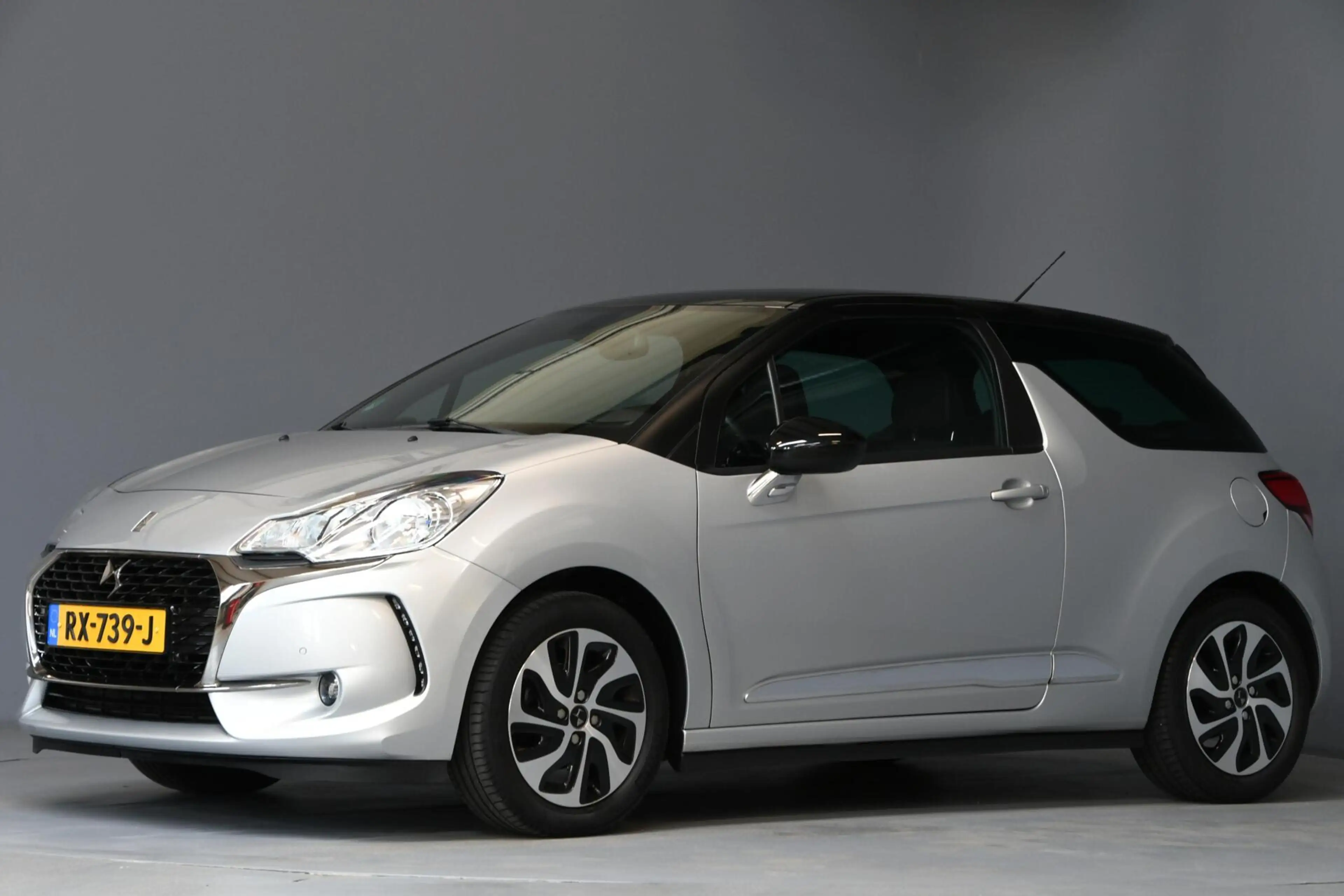 DS Automobiles DS 3 1.2 PureTech So Chic CAMERA | NAV | PDC — photo 2