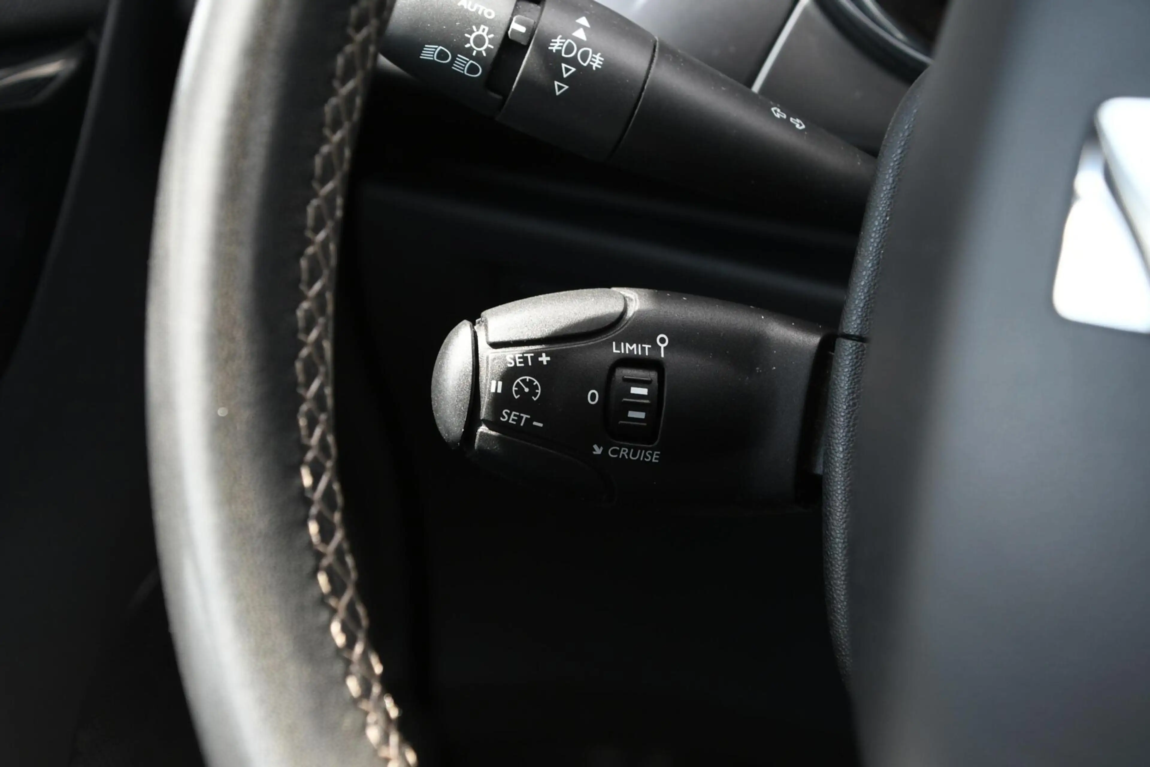 DS Automobiles DS 3 1.2 PureTech So Chic CAMERA | NAV | PDC — photo 16