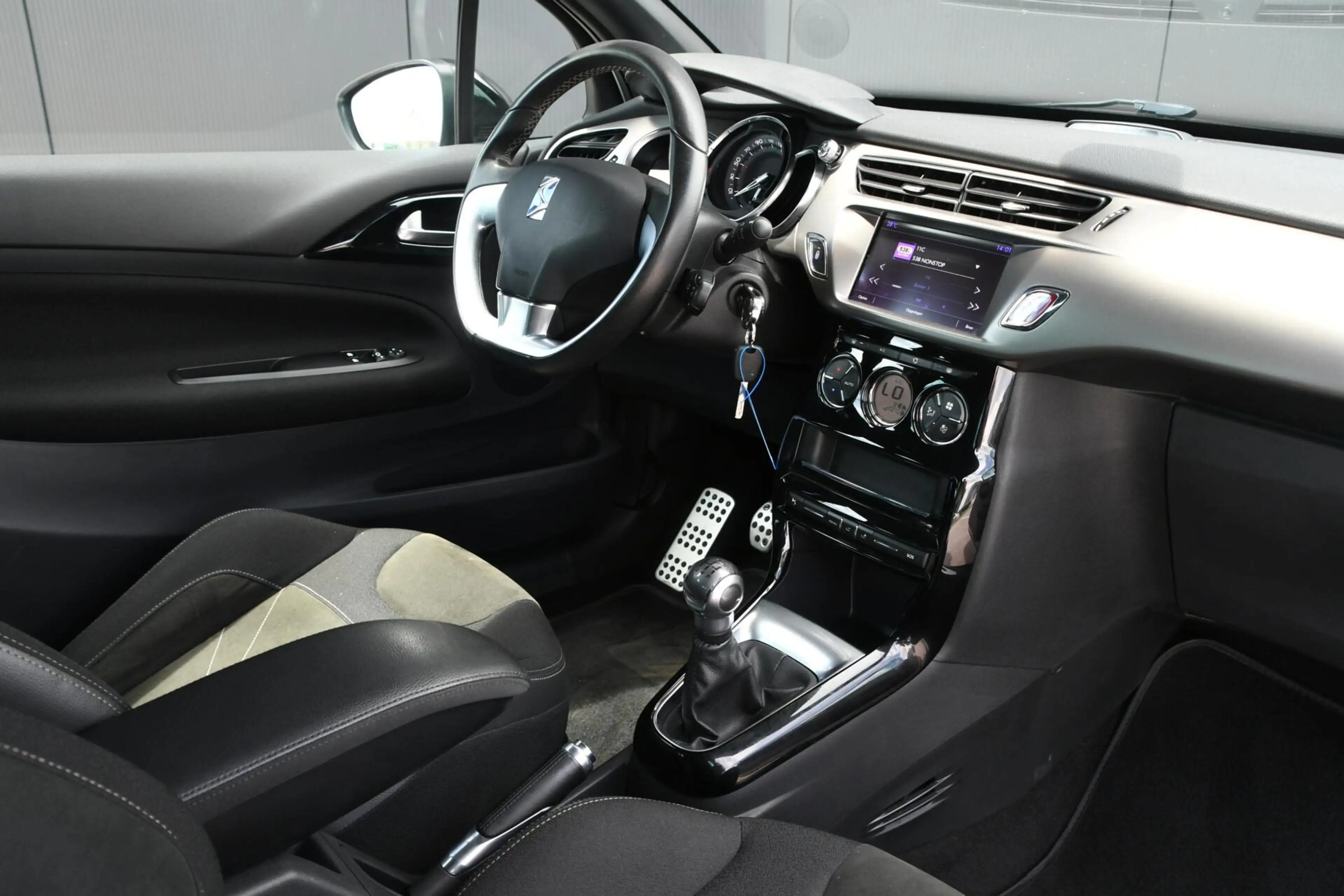 DS Automobiles DS 3 1.2 PureTech So Chic CAMERA | NAV | PDC — photo 5