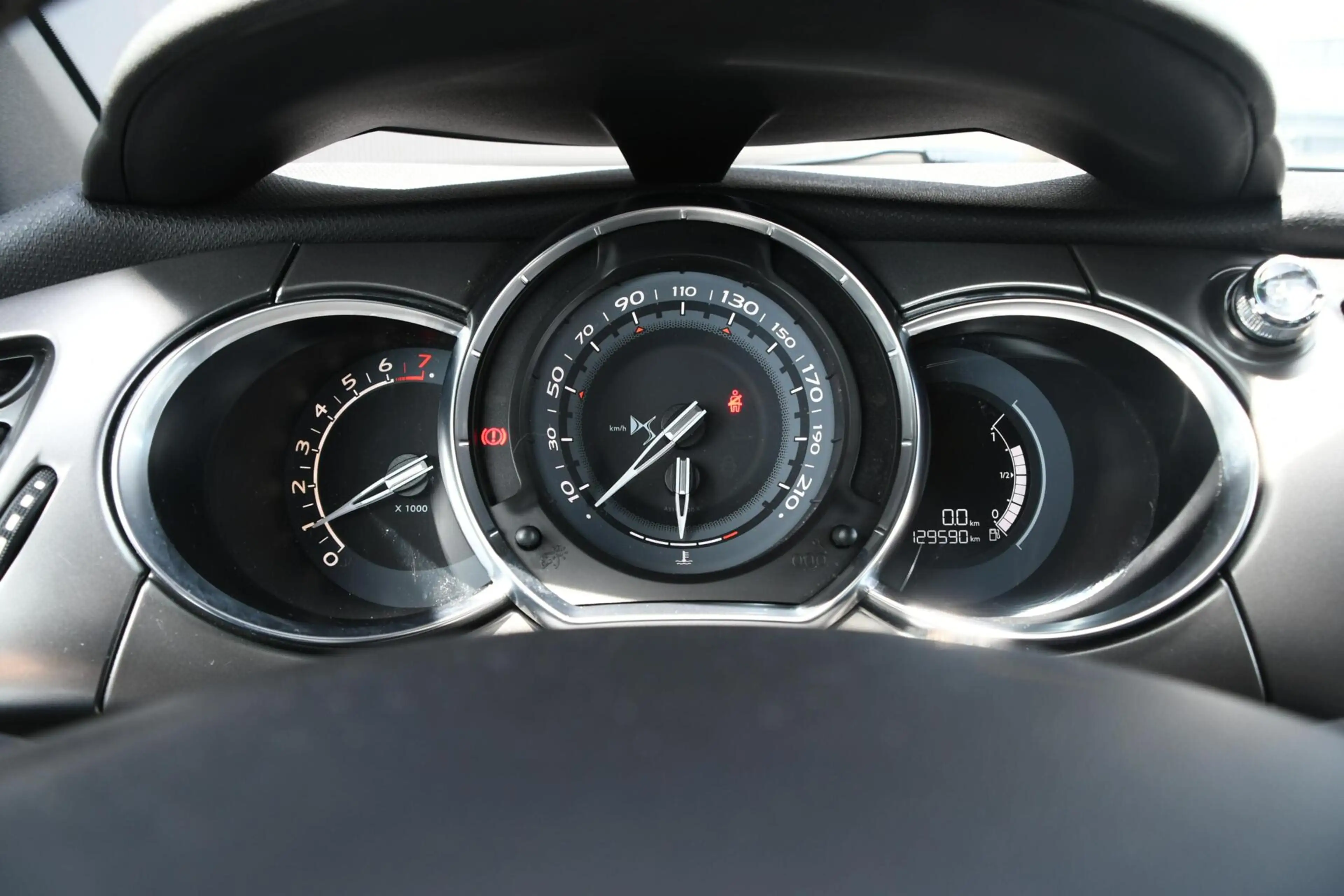 DS Automobiles DS 3 1.2 PureTech So Chic CAMERA | NAV | PDC — photo 13