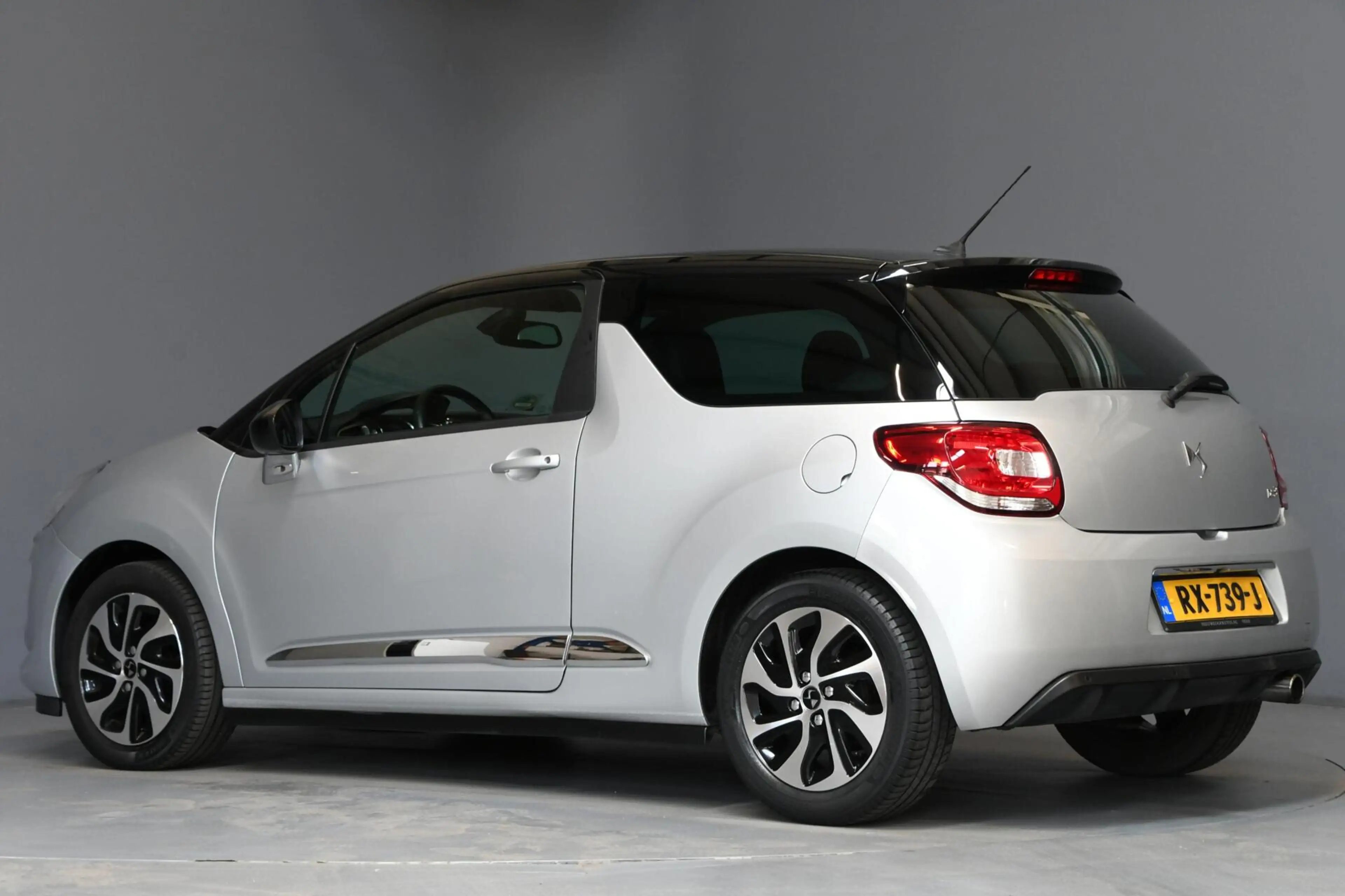 DS Automobiles DS 3 1.2 PureTech So Chic CAMERA | NAV | PDC — photo 9