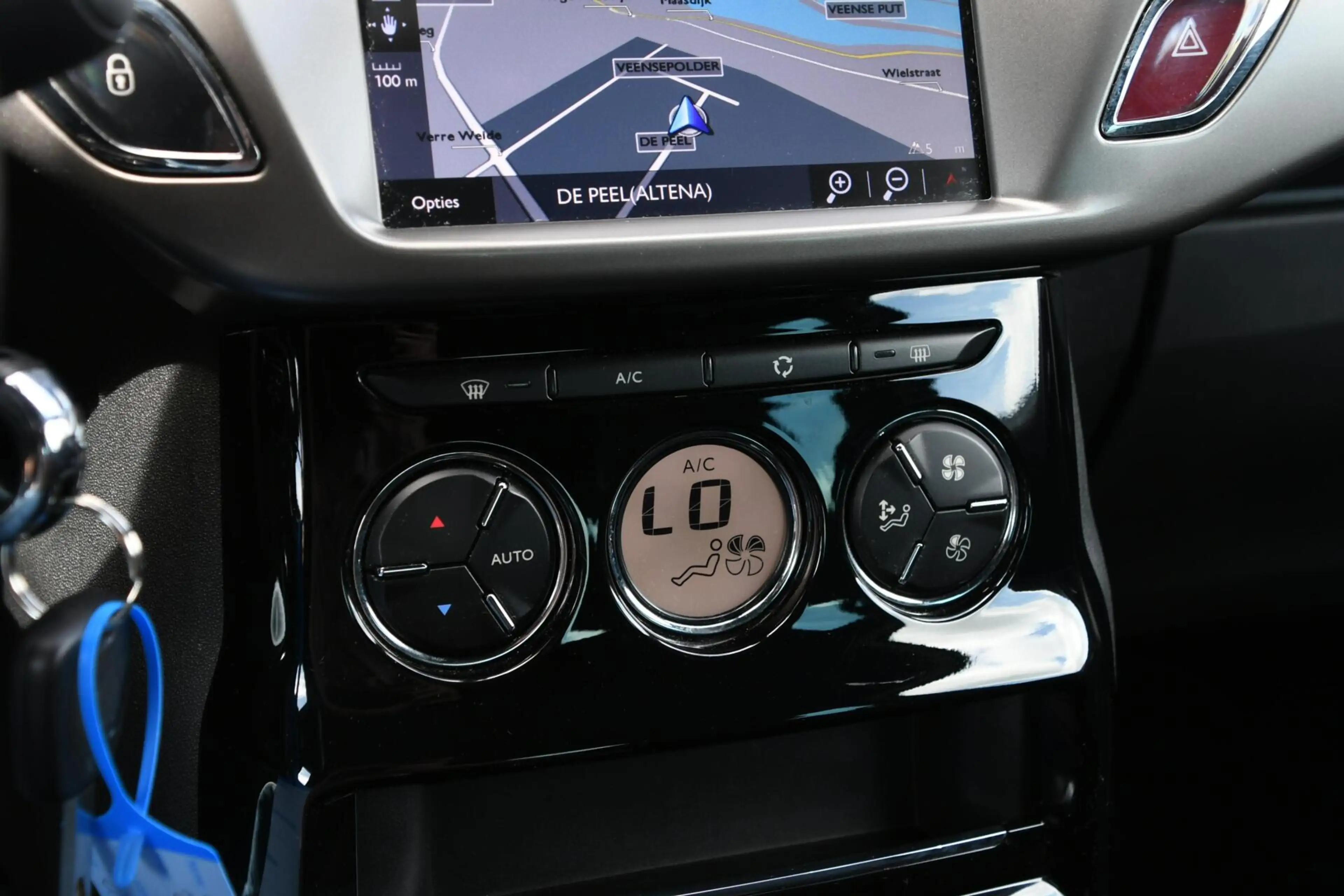 DS Automobiles DS 3 1.2 PureTech So Chic CAMERA | NAV | PDC — photo 20