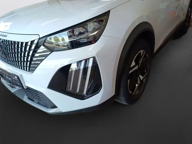 Peugeot 2008 view 11