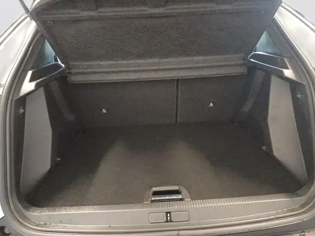 Peugeot 2008 view 9