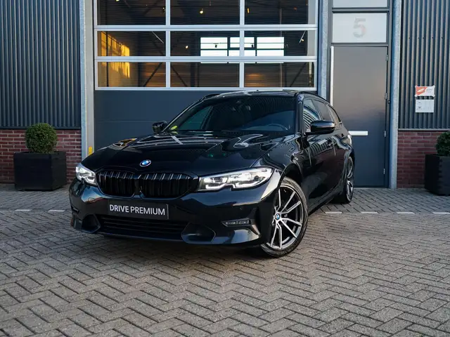 BMW 320 3-serie Touring 320d High Executive