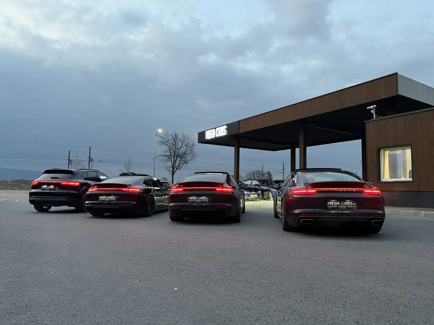 Porsche Panamera 4 E-Hybrid Sport Chrono / PANO / TV / NAVI / Grau - 1