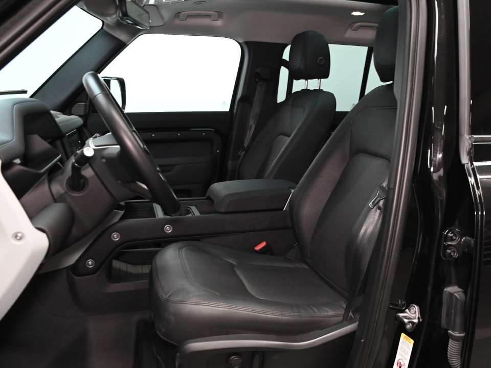 2024 Land Rover Defender P300/AIR SUPENSION/COLD CLIMATE PACK/BLACK PACK thumb 13