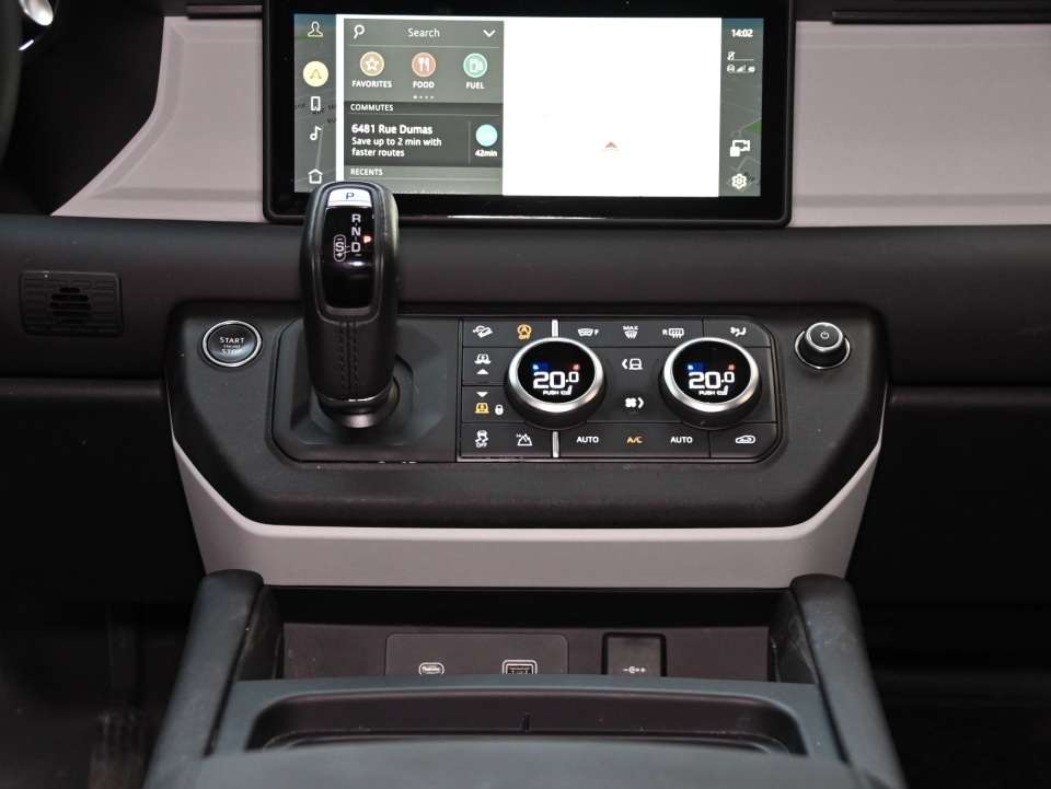 2024 Land Rover Defender P300/AIR SUPENSION/COLD CLIMATE PACK/BLACK PACK thumb 22