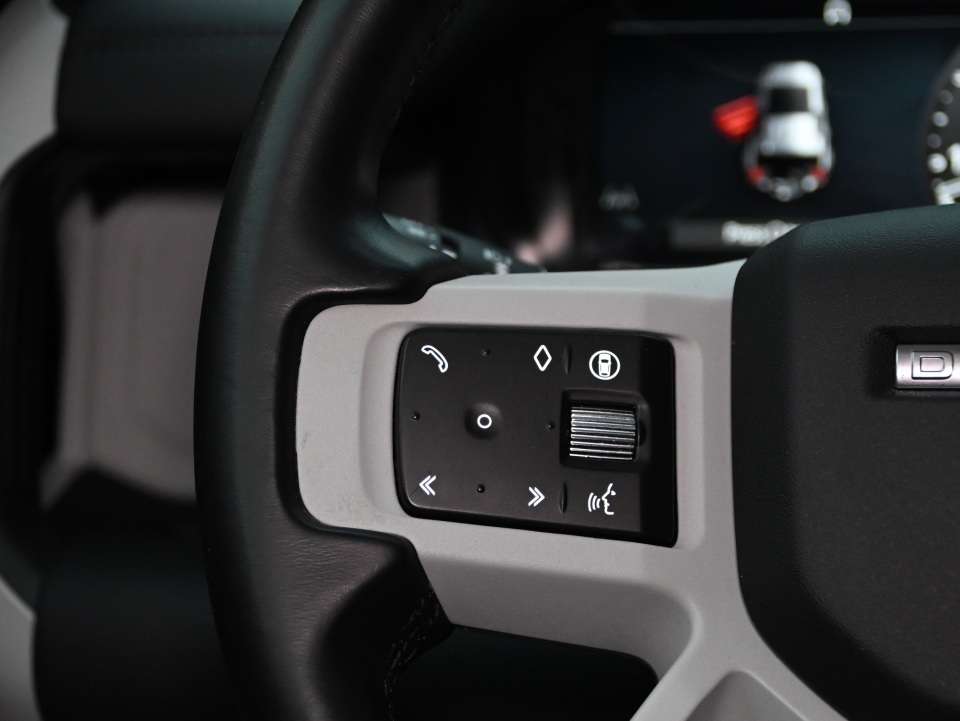 2024 Land Rover Defender P300/AIR SUPENSION/COLD CLIMATE PACK/BLACK PACK thumb 17