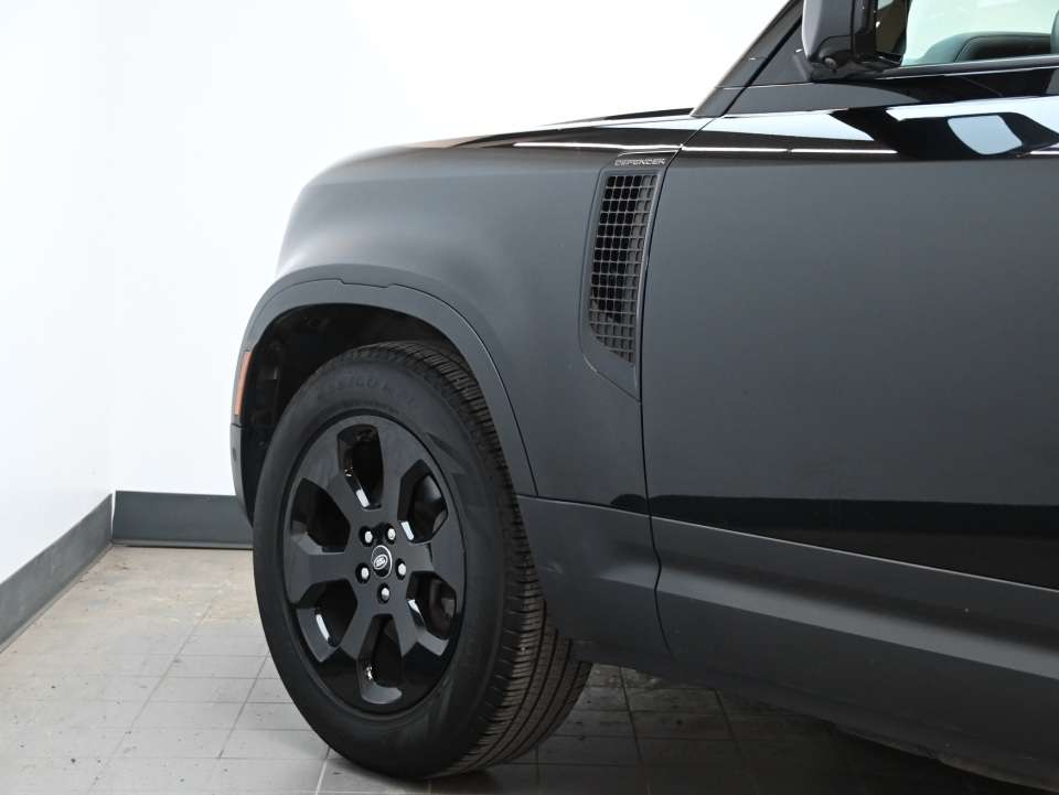 2024 Land Rover Defender P300/AIR SUPENSION/COLD CLIMATE PACK/BLACK PACK thumb 30