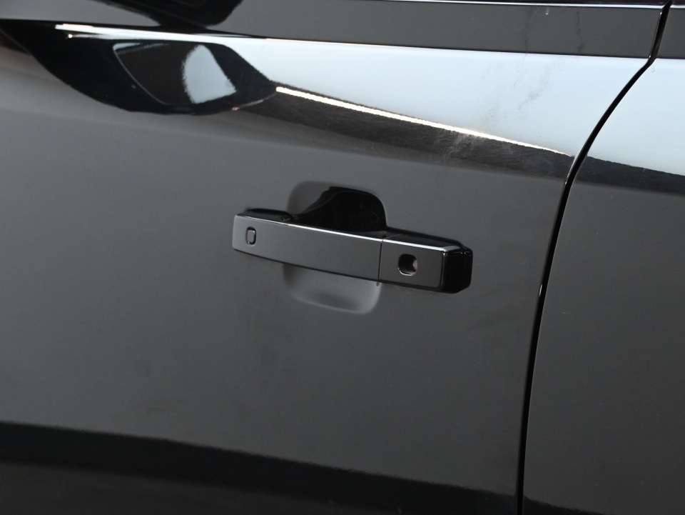 2024 Land Rover Defender P300/AIR SUPENSION/COLD CLIMATE PACK/BLACK PACK thumb 29