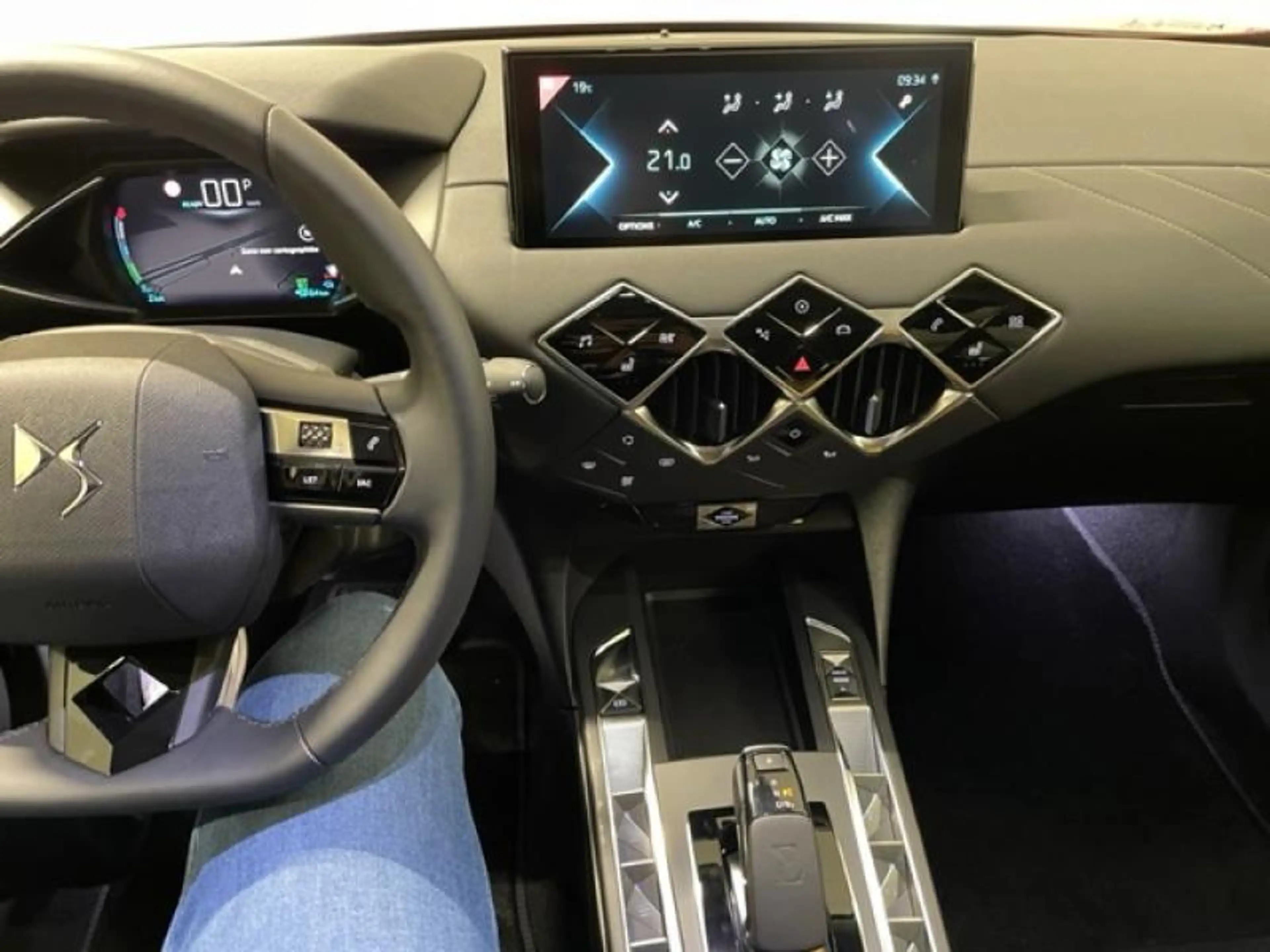 DS Automobiles DS 3 Crossback RIVOLI E-TENSE — photo 12
