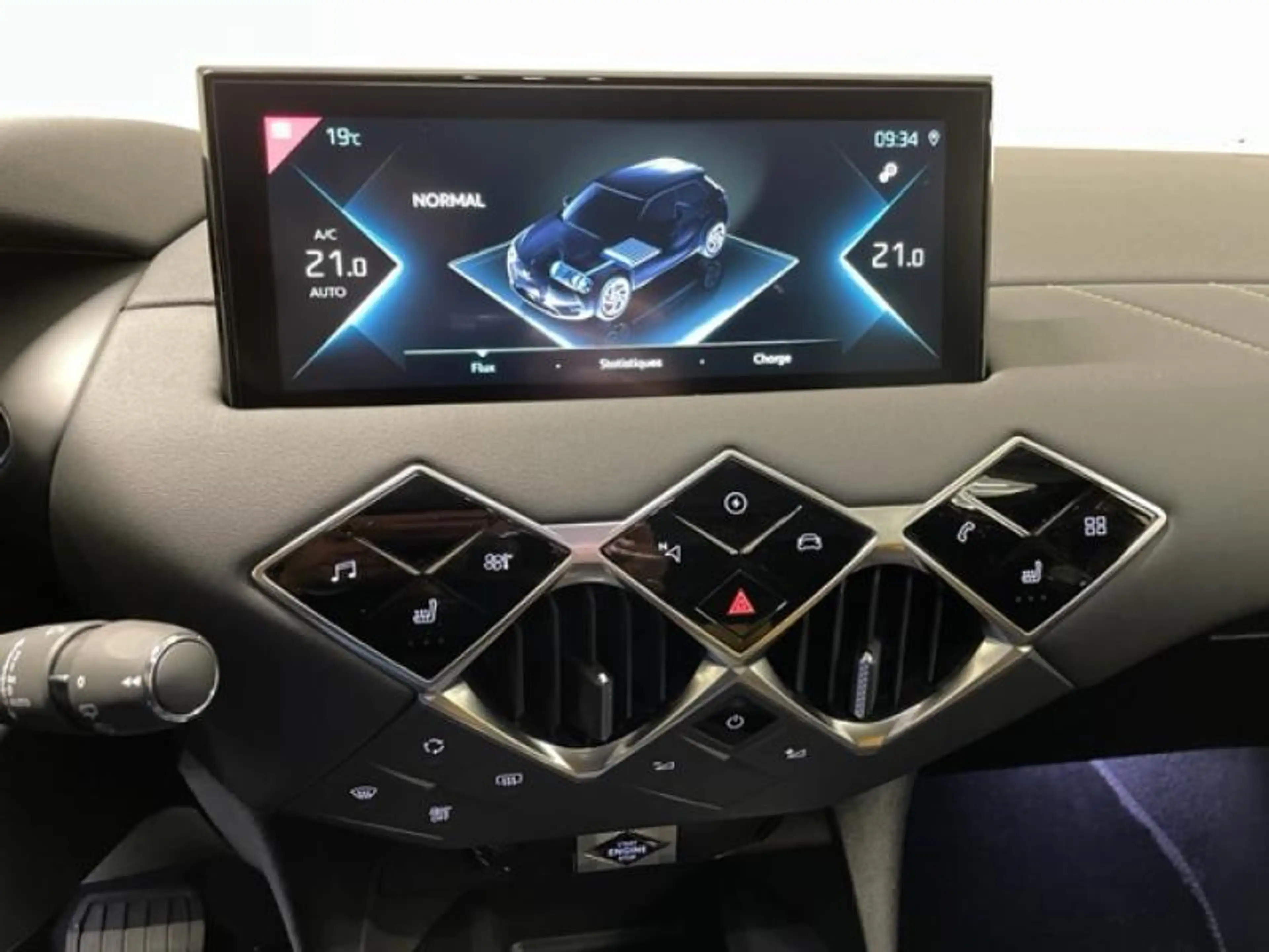 DS Automobiles DS 3 Crossback RIVOLI E-TENSE — photo 15